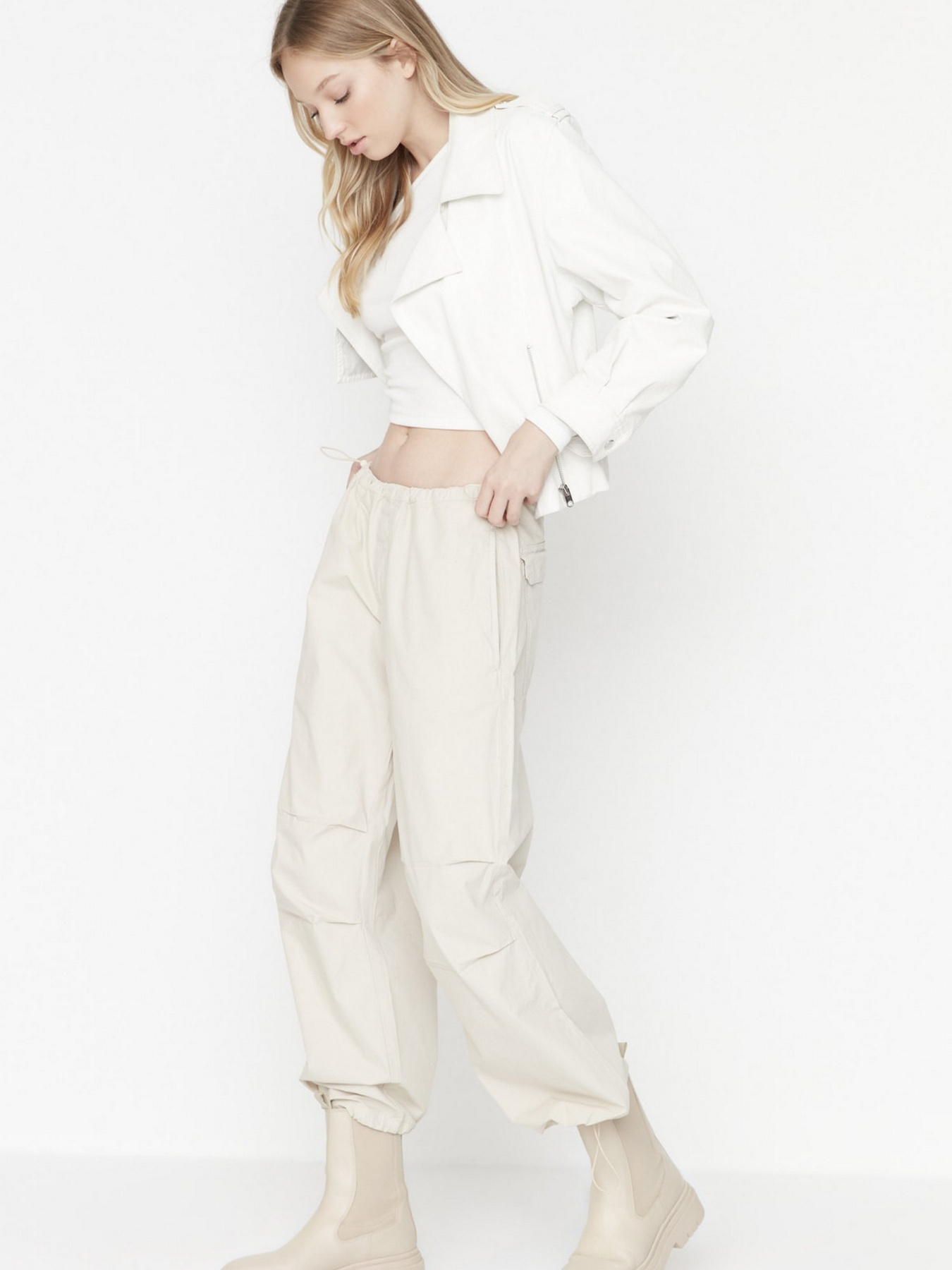 Брюки Trendyol модель TWOAW23JE00738/Bej Брюки Trendyol модель TWOAW23JE00738/Bej Фото