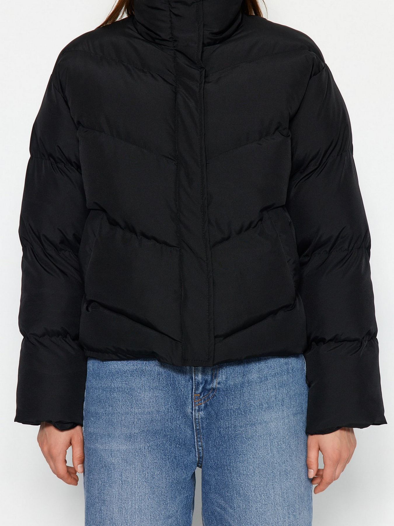Куртки и дубленки Trendyol модель TWOAW24MO00048/Siyah Куртки и дубленки Trendyol модель TWOAW24MO00048/Siyah Фото