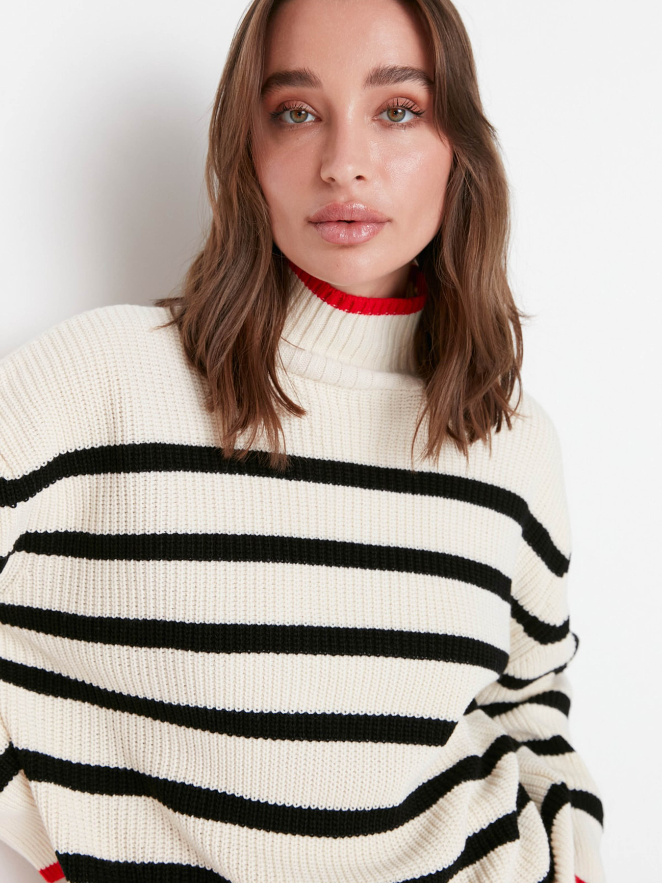 Свитры и кардиганы Trendyol модель TWOAW23KZ01446/Ekru Свитры и кардиганы Trendyol модель TWOAW23KZ01446/Ekru Фото