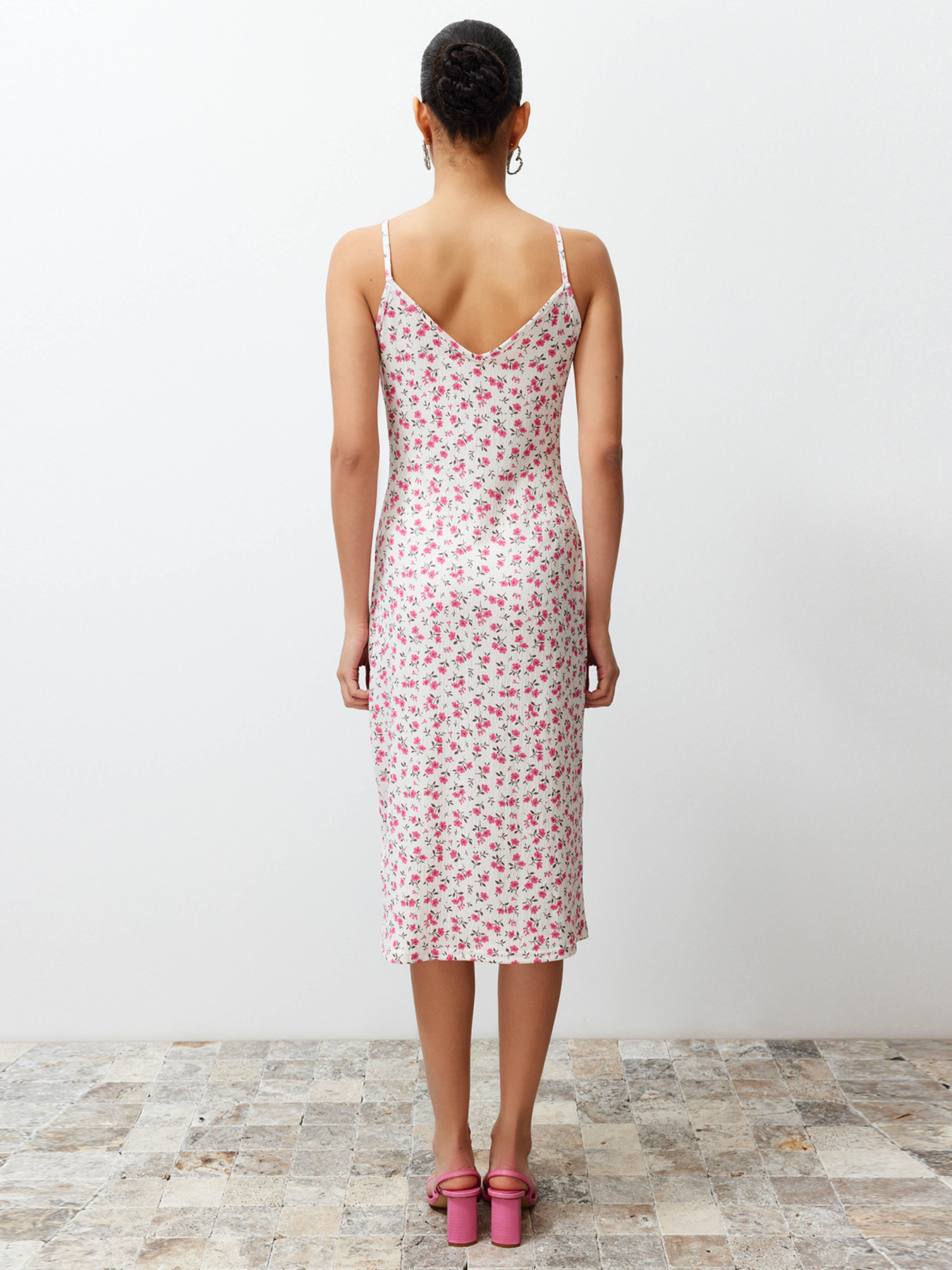 Платья Trendyol модель TWOSS23EL01454/Ekru Платья Trendyol модель TWOSS23EL01454/Ekru Фото