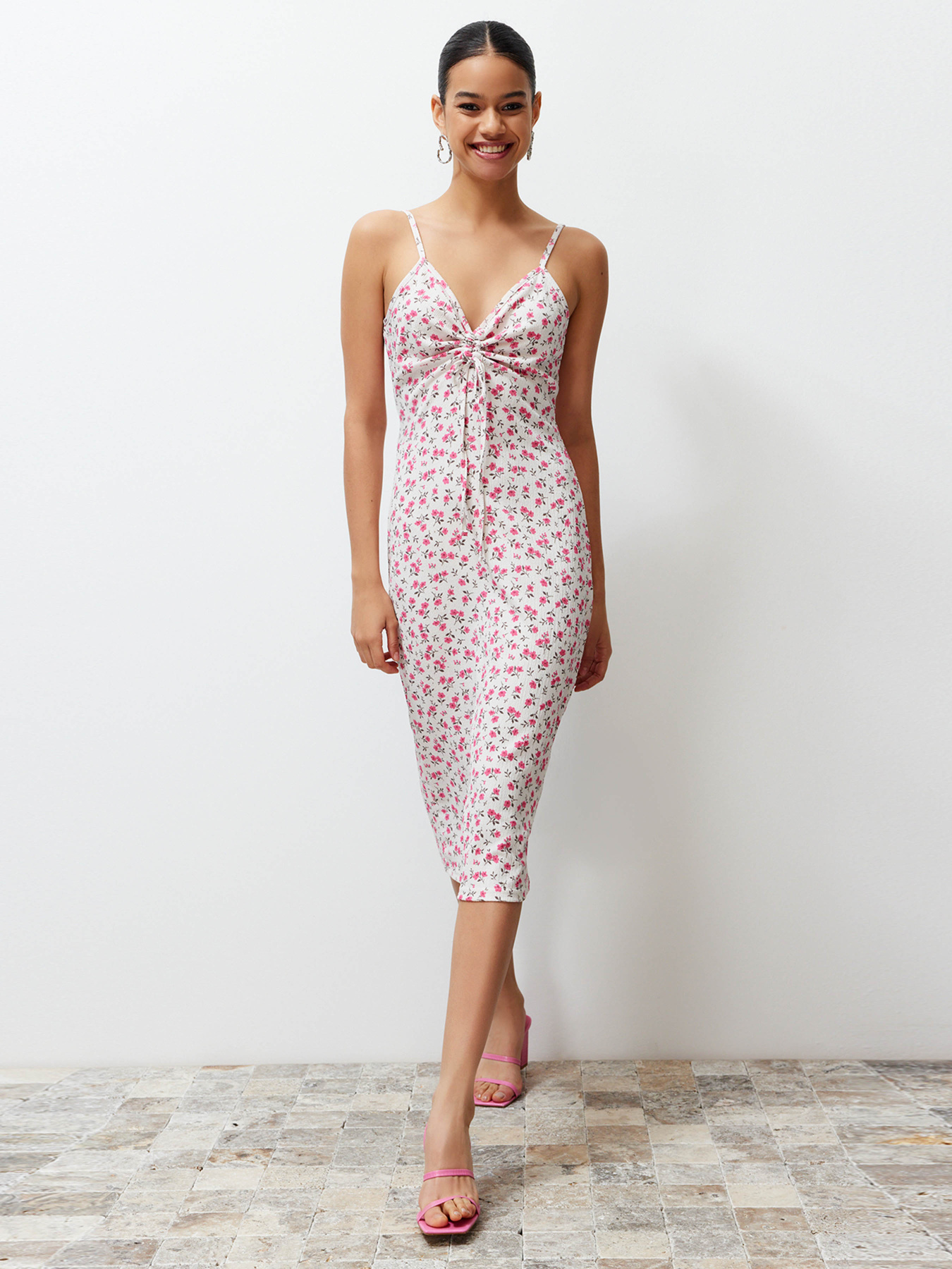 Платья Trendyol модель TWOSS23EL01454/Ekru Платья Trendyol модель TWOSS23EL01454/Ekru Фото
