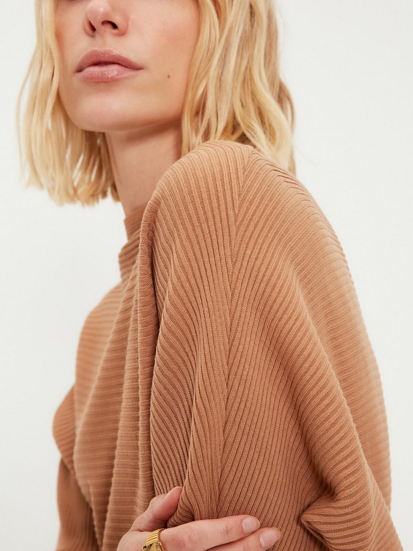 Свитры и кардиганы Trendyol модель TWOAW20FV0040/Camel Свитры и кардиганы Trendyol модель TWOAW20FV0040/Camel Фото