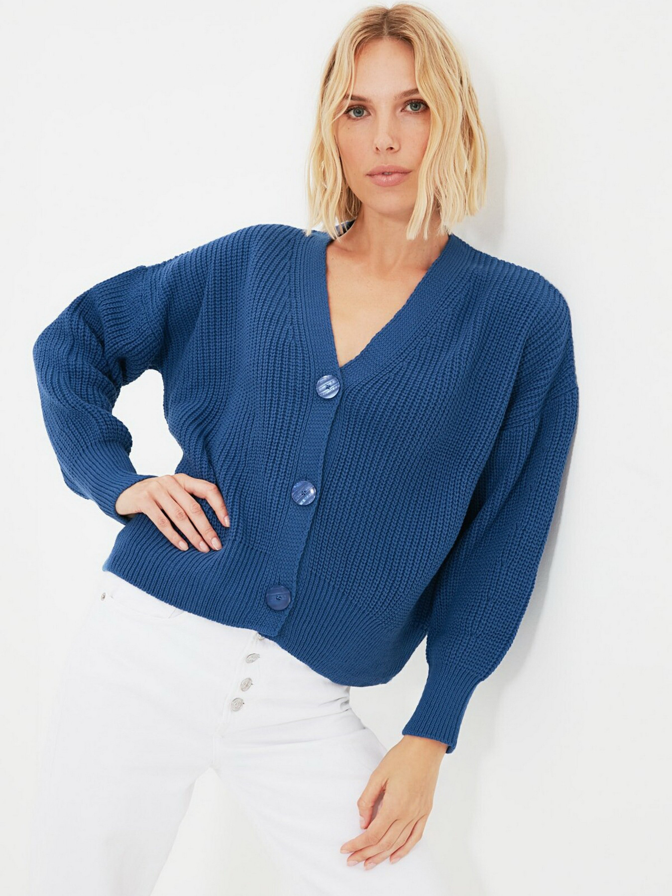 Свитры и кардиганы Trendyol модель TWOAW20HI0215/Mavi Свитры и кардиганы Trendyol модель TWOAW20HI0215/Mavi Фото