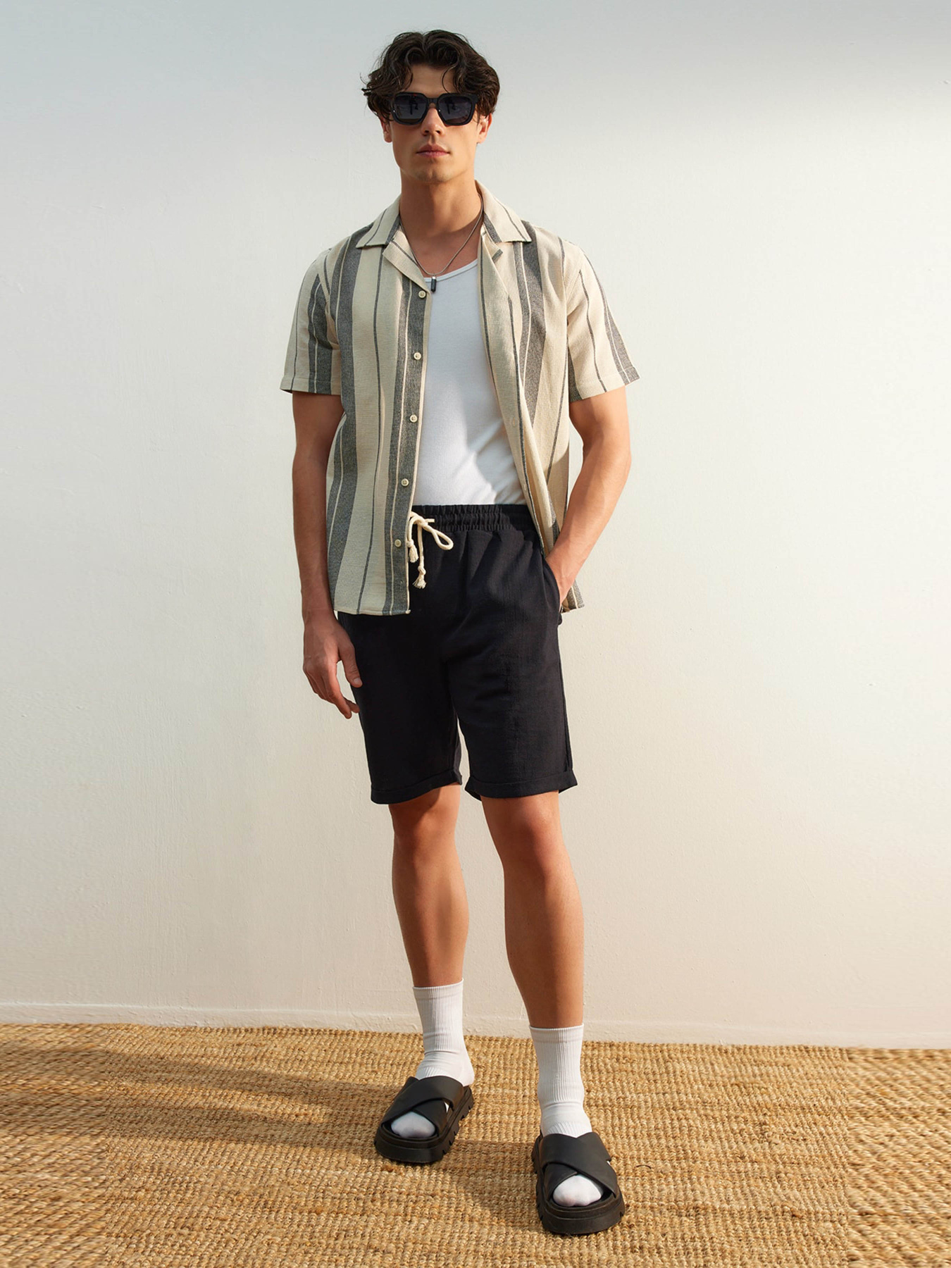 Шорты Trendyol модель TMNSS23SR00030/Siyah Фото