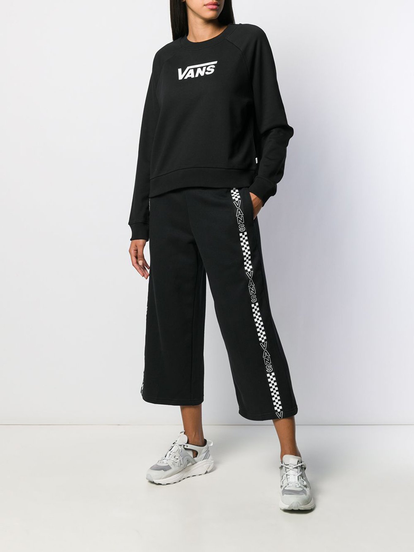 Худи и свитшоты Vans Flying V FT Boxy Crew модель VN0A47THBLK1 Худи и свитшоты Vans Flying V FT Boxy Crew модель VN0A47THBLK1 Фото