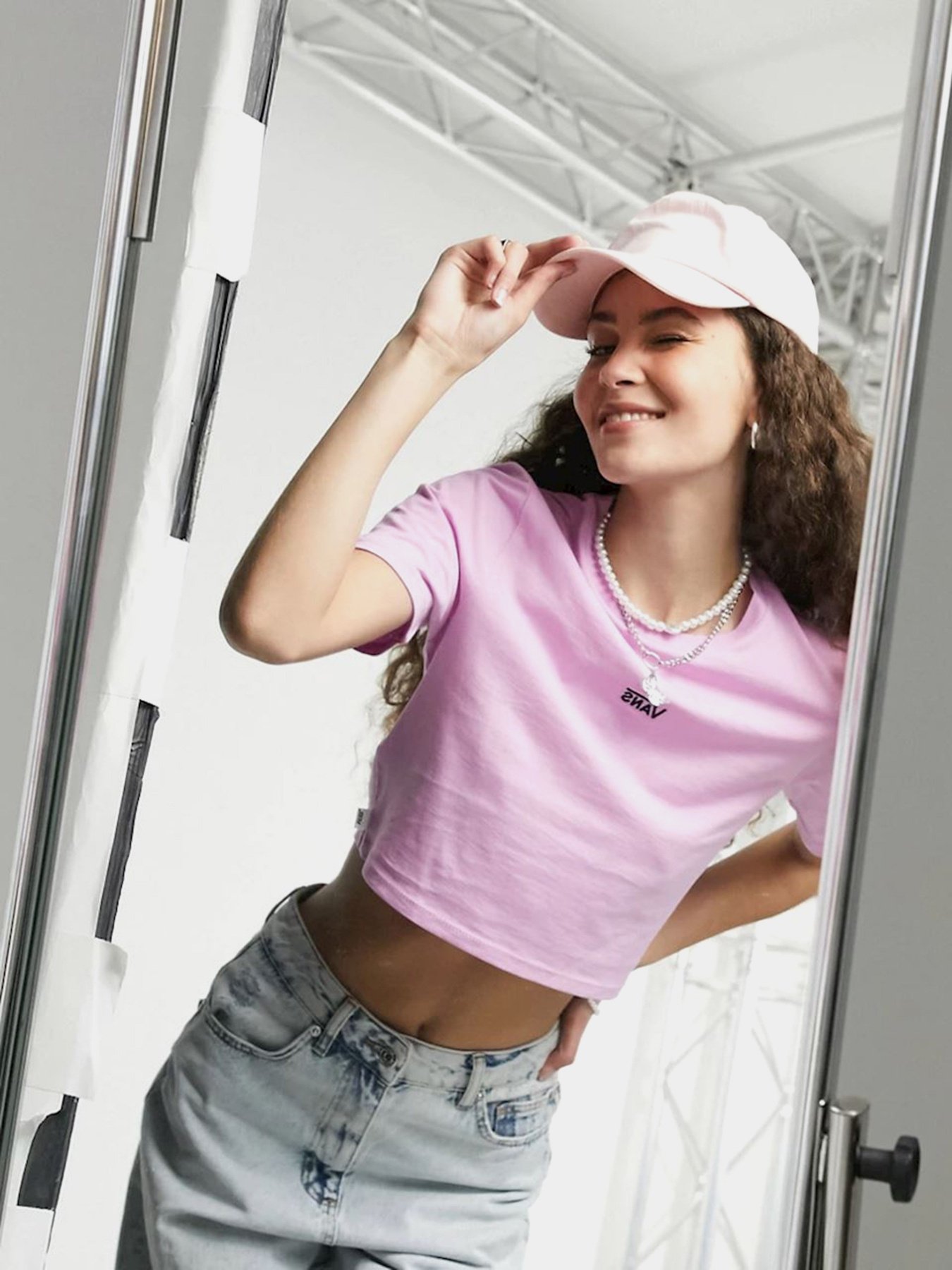 Футболки і поло Vans Flying V Crop Crew Sport модель VN0A54QU0FS1 Футболки і поло Vans Flying V Crop Crew Sport модель VN0A54QU0FS1 Фото