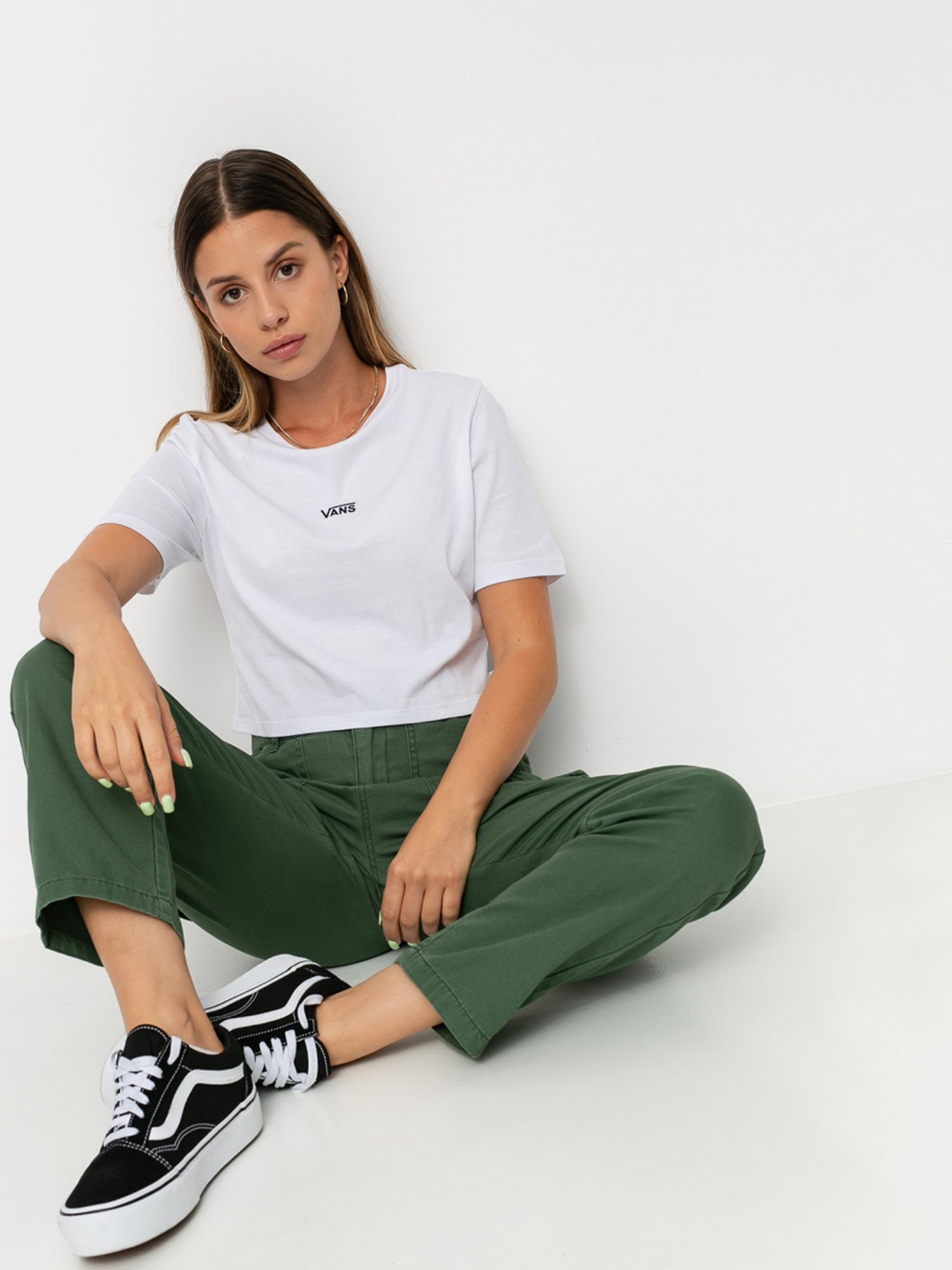 Футболки і поло Vans Flying V Crop Crew Sport модель VN0A54QUWHT1 Фото