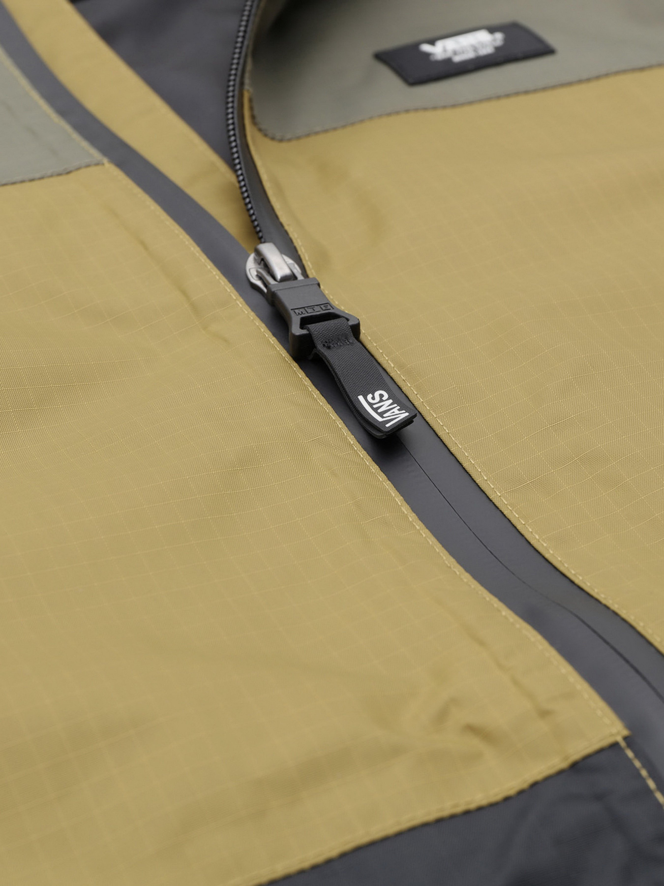 Куртки та дублянки Vans FRANKLIN MTE-2 модель VN0A5FPIZ9O1 Куртки та дублянки Vans FRANKLIN MTE-2 модель VN0A5FPIZ9O1 Фото