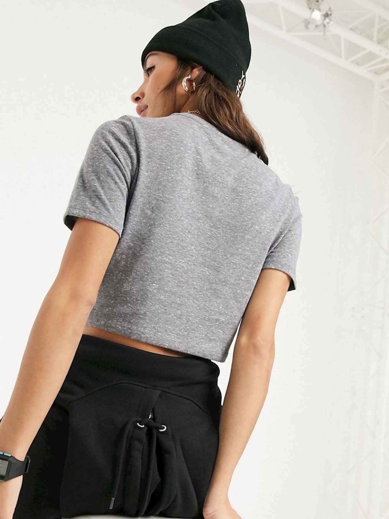 Футболки и поло Vans Flying V Crop Crew Sport модель VN0A54QUGRH1 Футболки и поло Vans Flying V Crop Crew Sport модель VN0A54QUGRH1 Фото