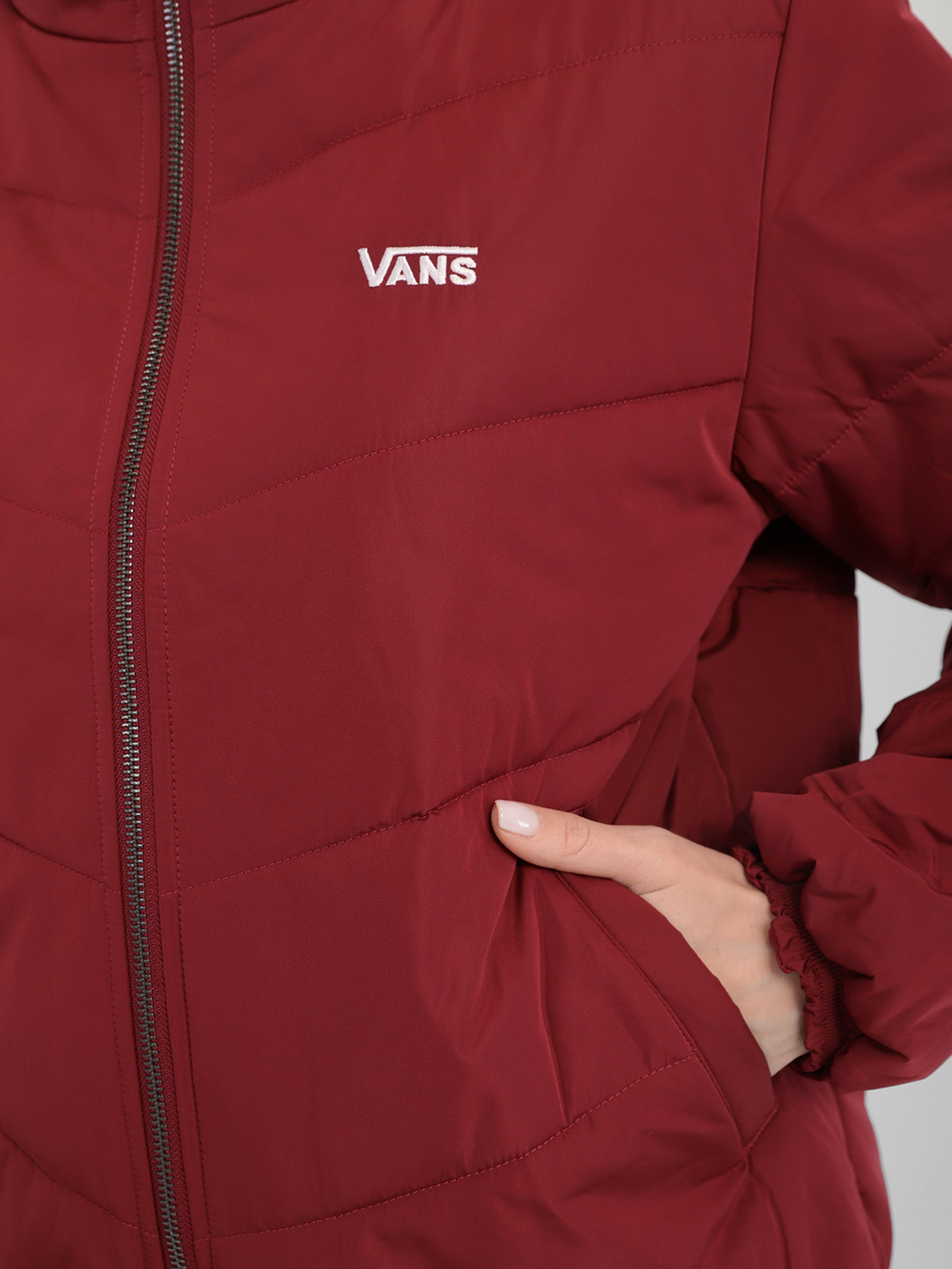 Куртки та дублянки Vans Foundry V Puffer MTE модель VN0A4V8MZBS1 Куртки та дублянки Vans Foundry V Puffer MTE модель VN0A4V8MZBS1 Фото