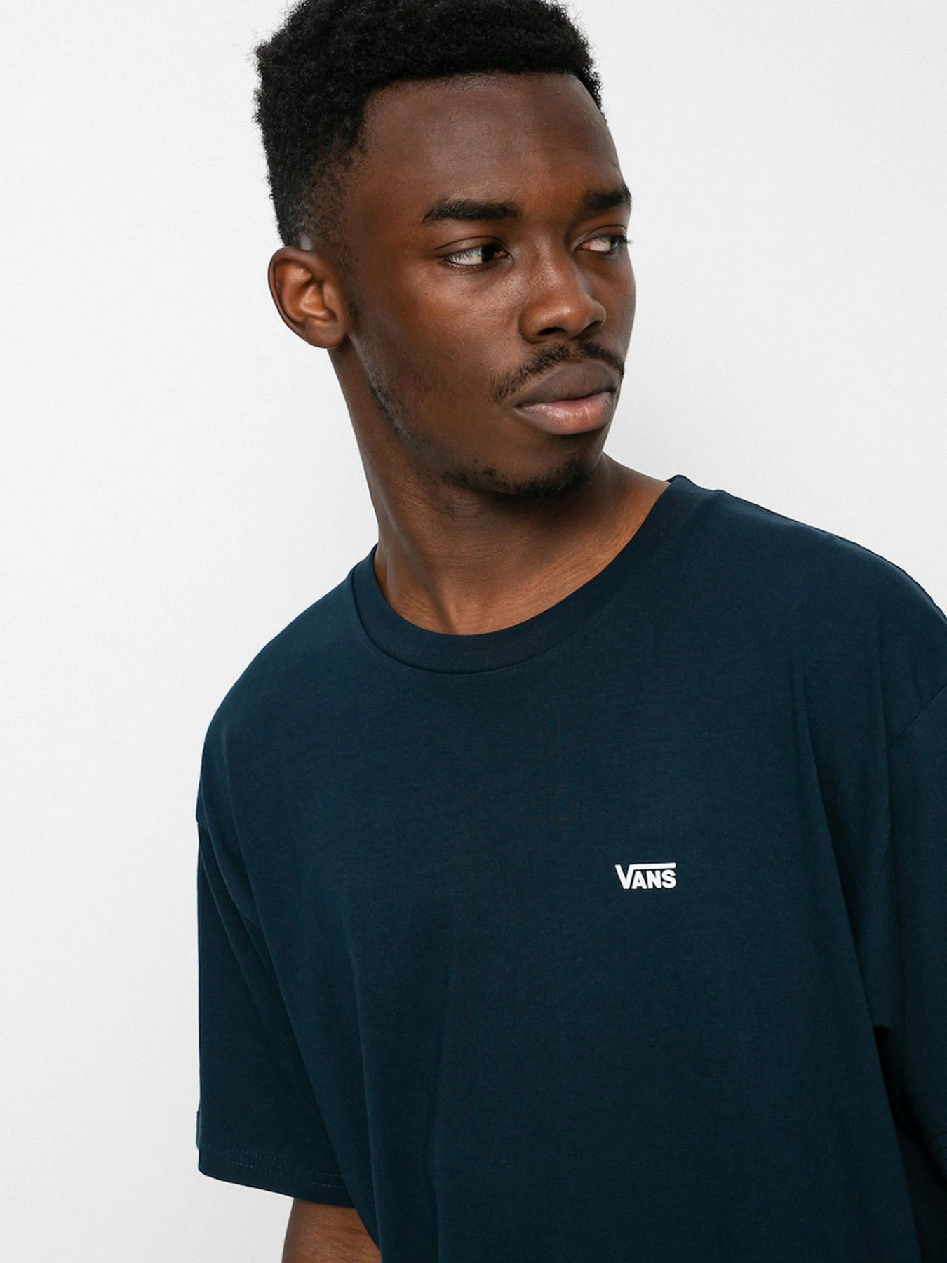 Футболки і поло Vans Left Chest Logo модель VN0A3CZENAV1 Футболки і поло Vans Left Chest Logo модель VN0A3CZENAV1 Фото