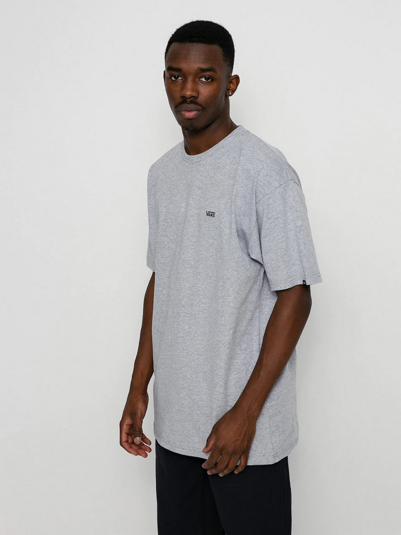 Футболки і поло Vans Left Chest Logo модель VN0A3CZEATJ1 Футболки і поло Vans Left Chest Logo модель VN0A3CZEATJ1 Фото