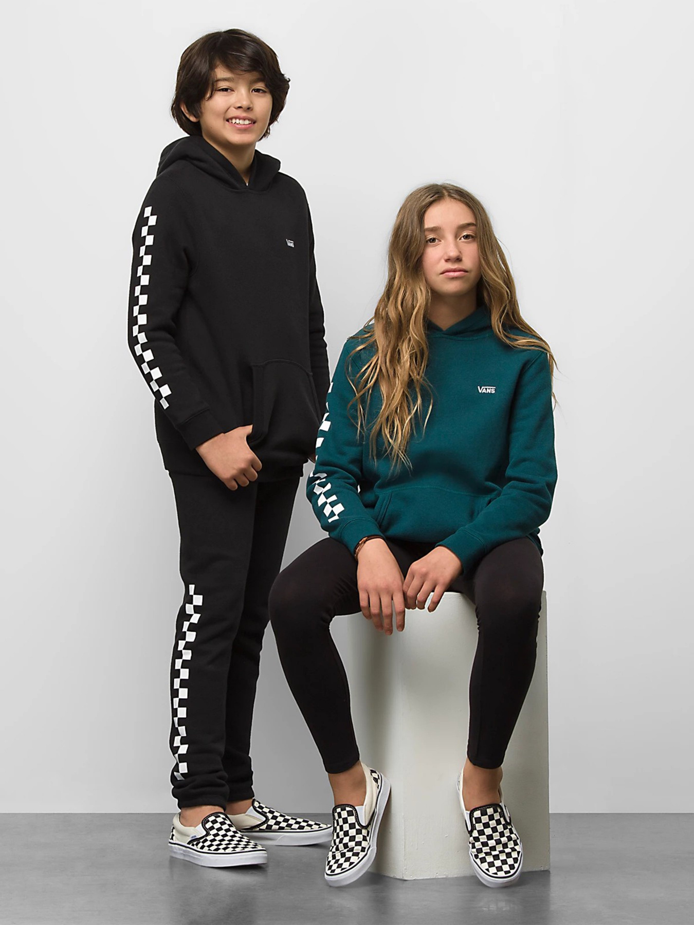 Худі та світшоти Vans Comfycush Pullover модель VN00001XBLK1 Фото