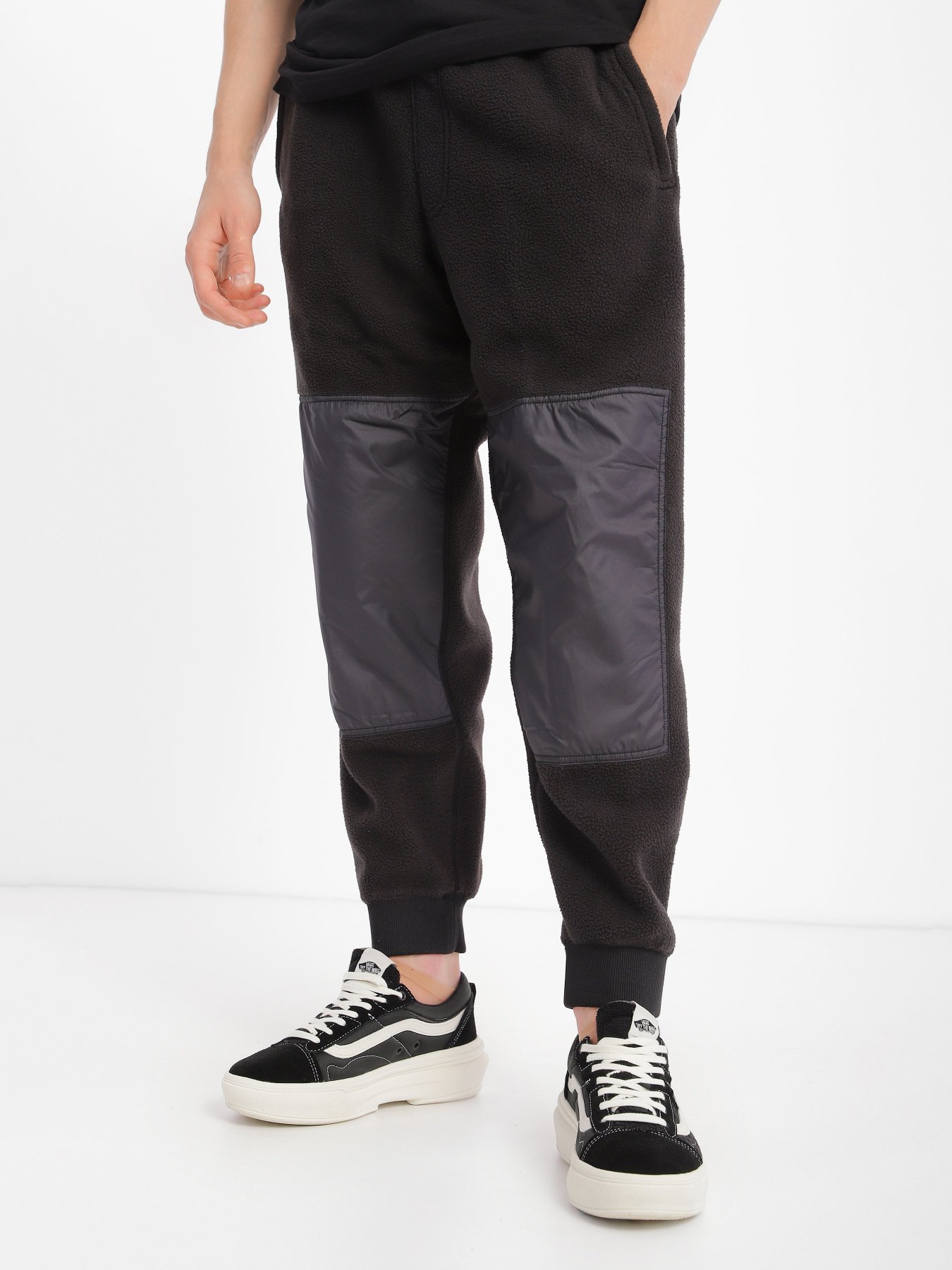 Штани Vans Raeburn Relaxed Fleece модель VN0000H6BLK1 Фото