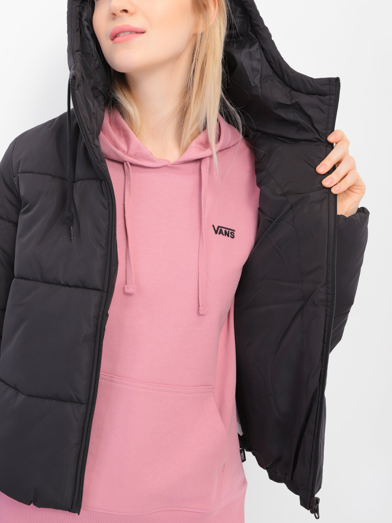 Куртки та дублянки Vans Short Puffer 2 модель VN0A4B8MBLK1 Фото