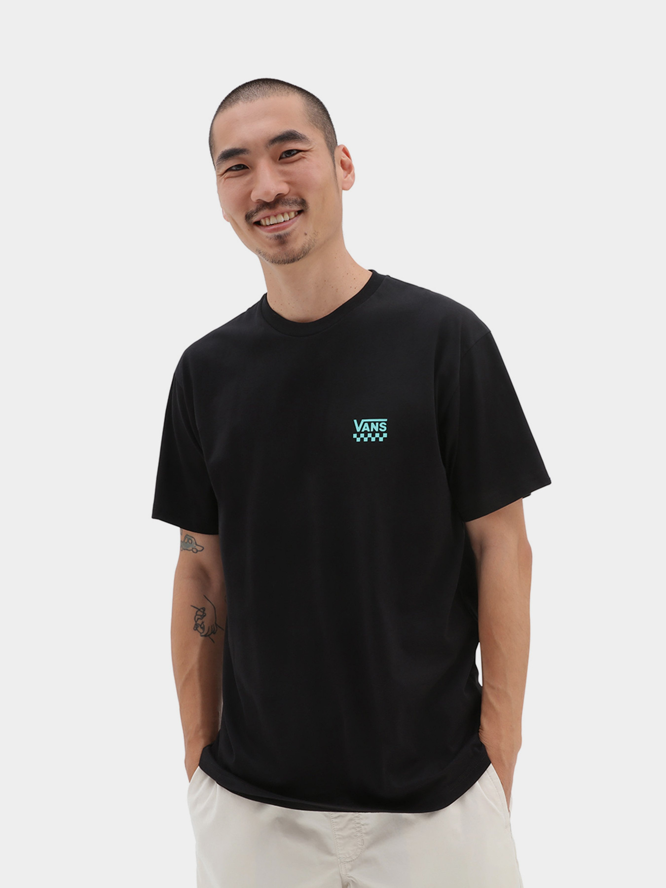 Футболки і поло Vans LEFT CHEST LOGO II SS модель VN0A7TLGB2N1 Футболки і поло Vans LEFT CHEST LOGO II SS модель VN0A7TLGB2N1 Фото