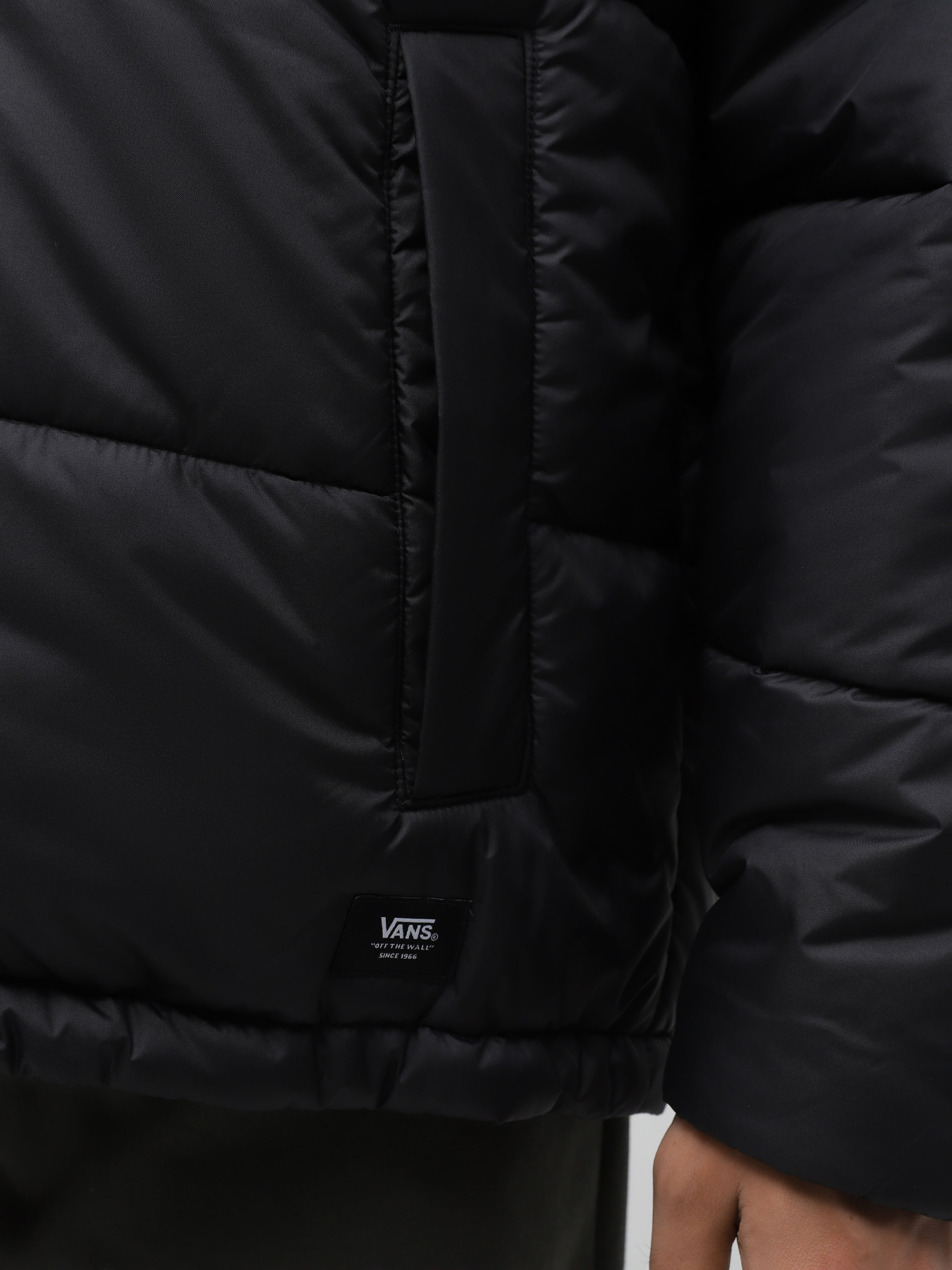 Куртки та дублянки Vans Norris Puffer MTE-1 модель VN0008JFBLK1 Фото