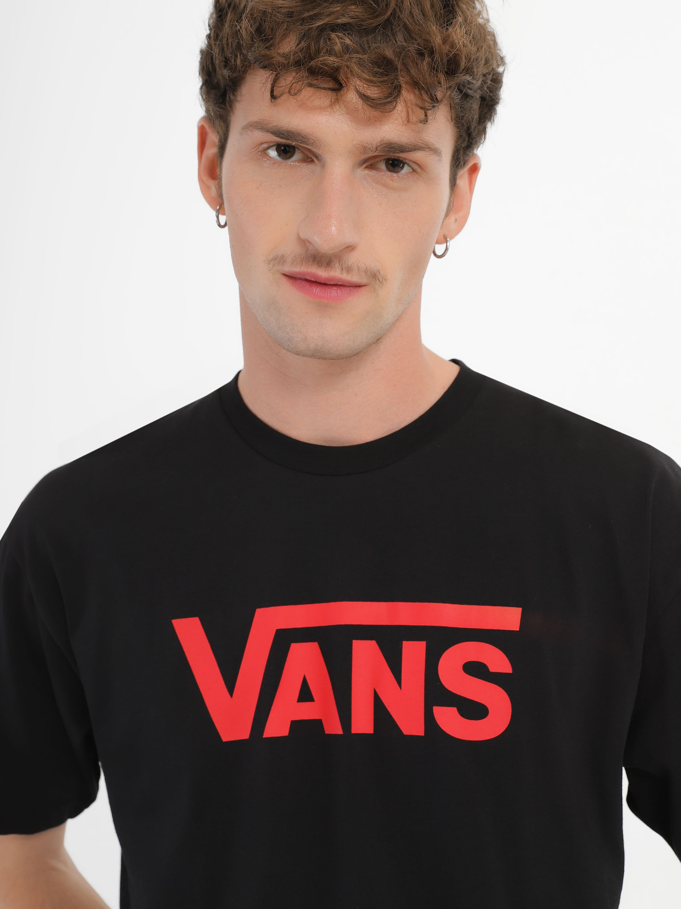 Футболки і поло Vans Classic модель VN000GGG8CU1 Футболки і поло Vans Classic модель VN000GGG8CU1 Фото