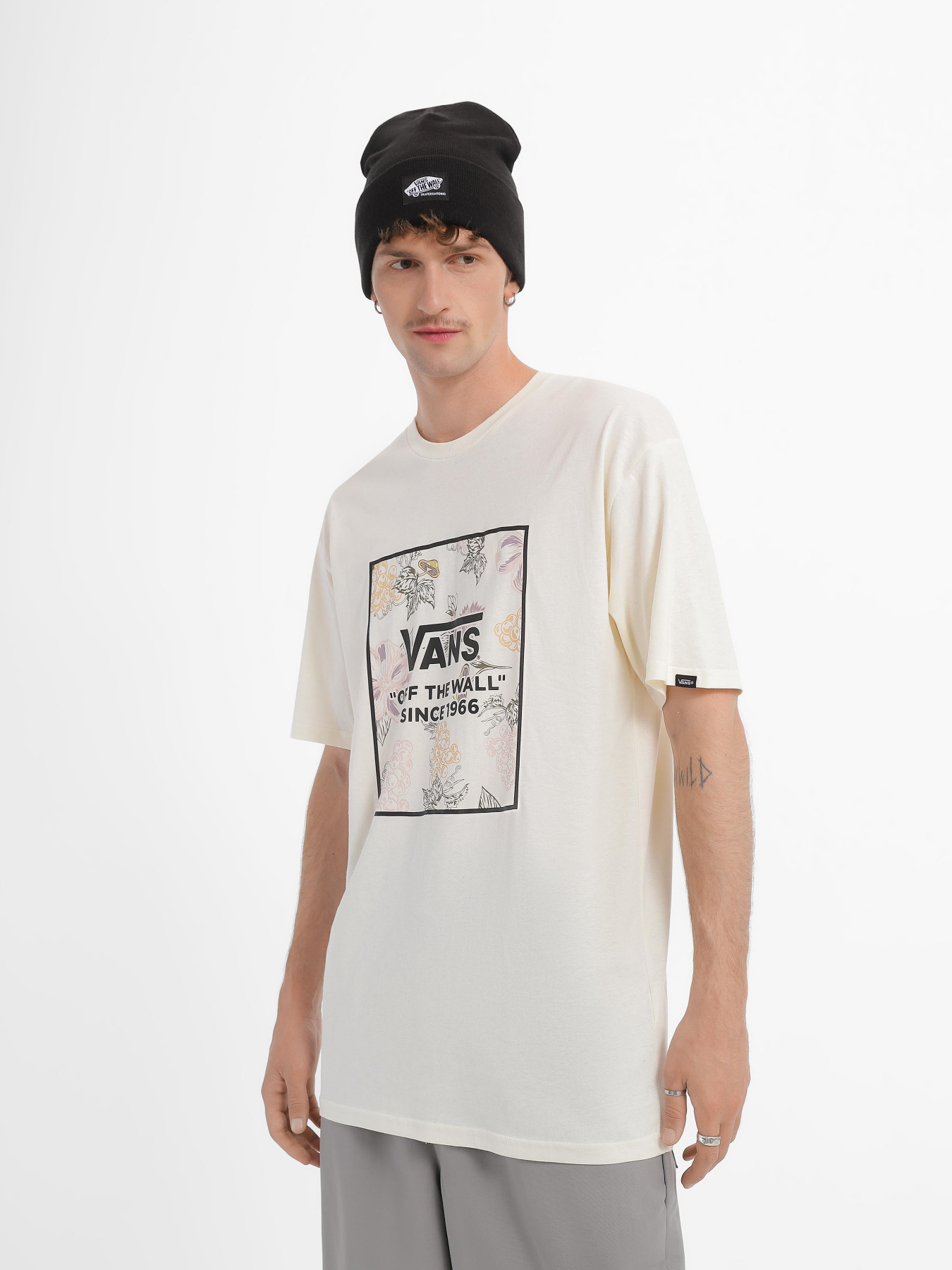Футболки і поло Vans Box Garden Logo модель VN000AF63KS1 Футболки і поло Vans Box Garden Logo модель VN000AF63KS1 Фото