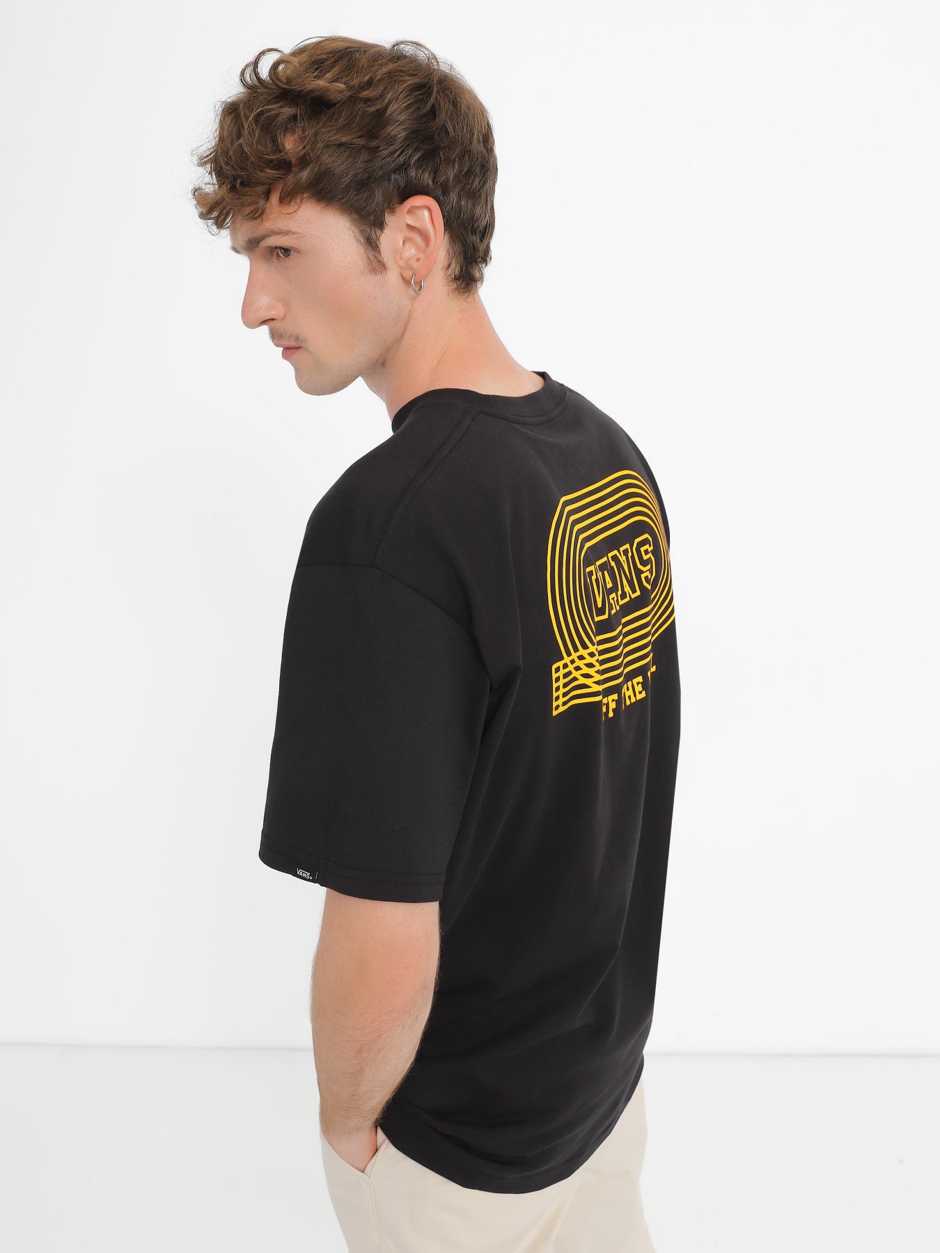 Футболки і поло Vans Track Field модель VN000H5XBLK1 Футболки і поло Vans Track Field модель VN000H5XBLK1 Фото