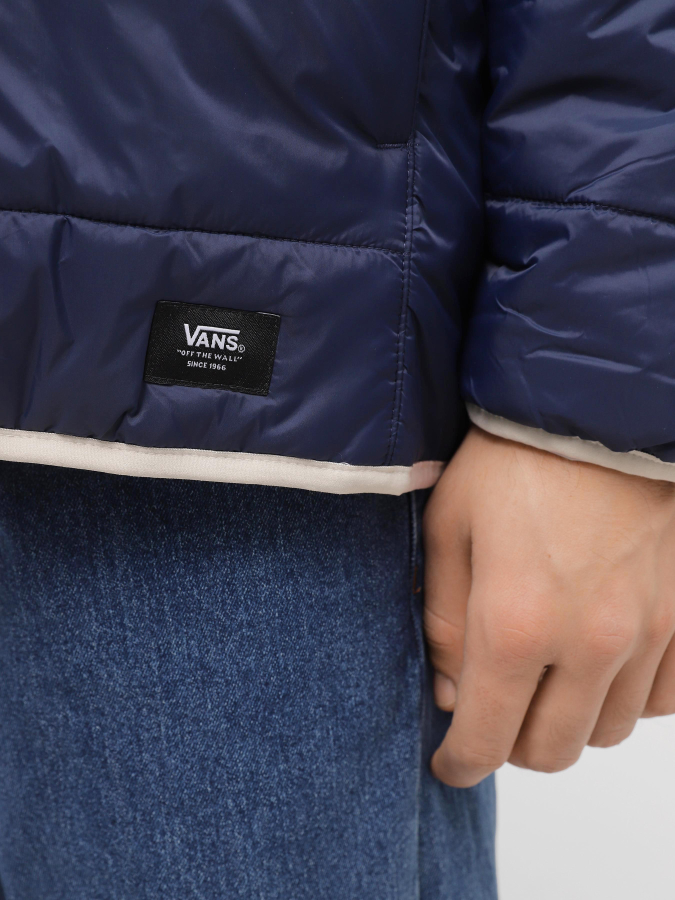 Куртки та дублянки Vans Prospect MTE-1 Puffer модель VN0A7S8HZ1Y1 Фото