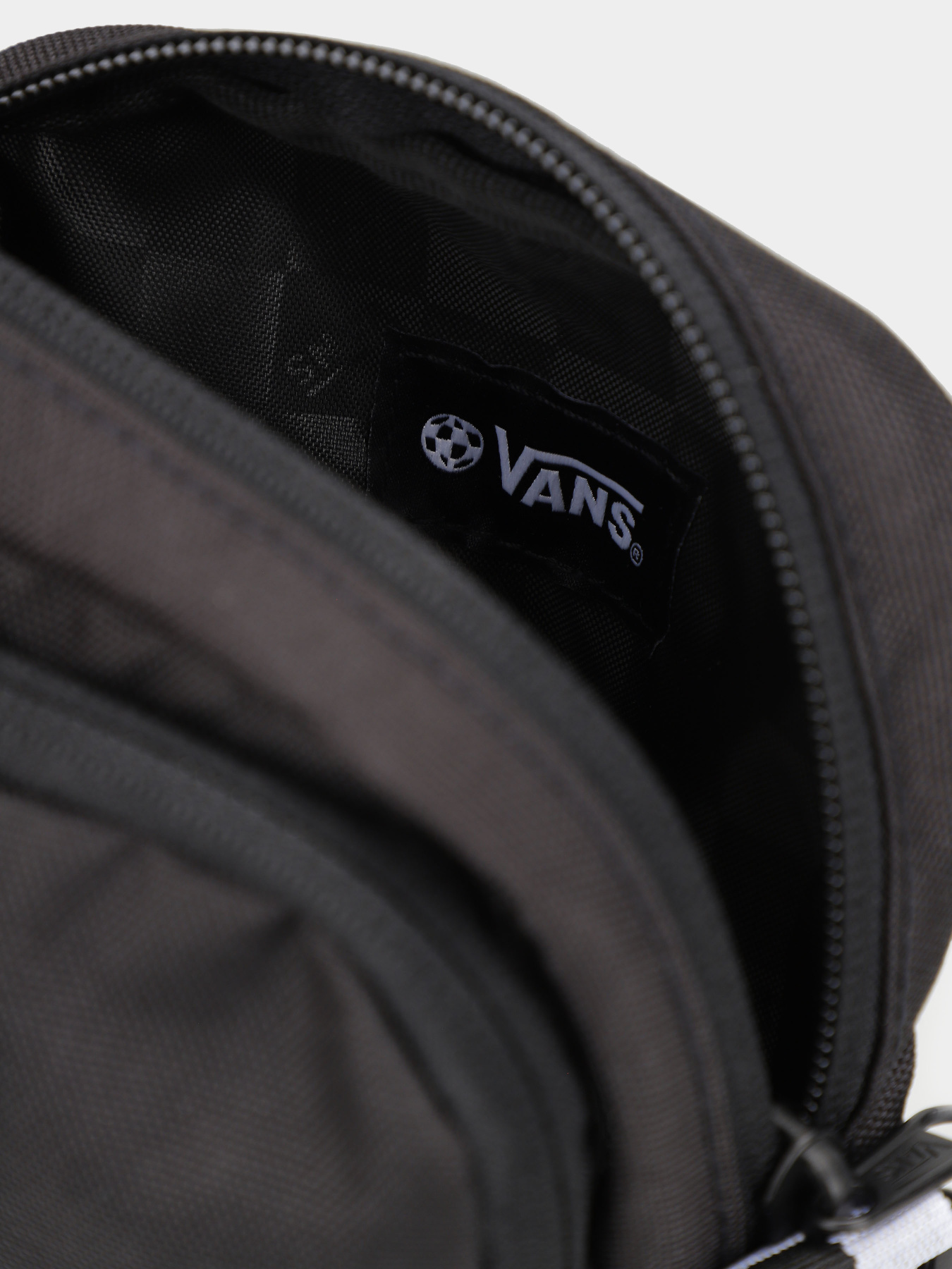 Сумки Vans Go Getter Shoulder модель VN000HE8BLK1 Фото