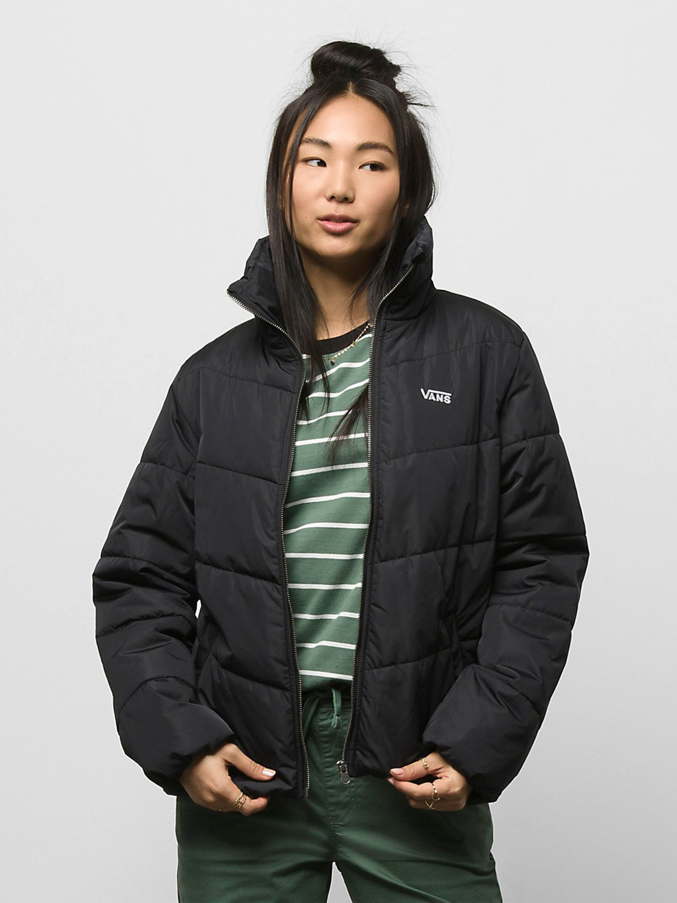 Куртки и дубленки Vans Foundry Puff MTE модель VN0A7YK5BLK1 Куртки и дубленки Vans Foundry Puff MTE модель VN0A7YK5BLK1 Фото