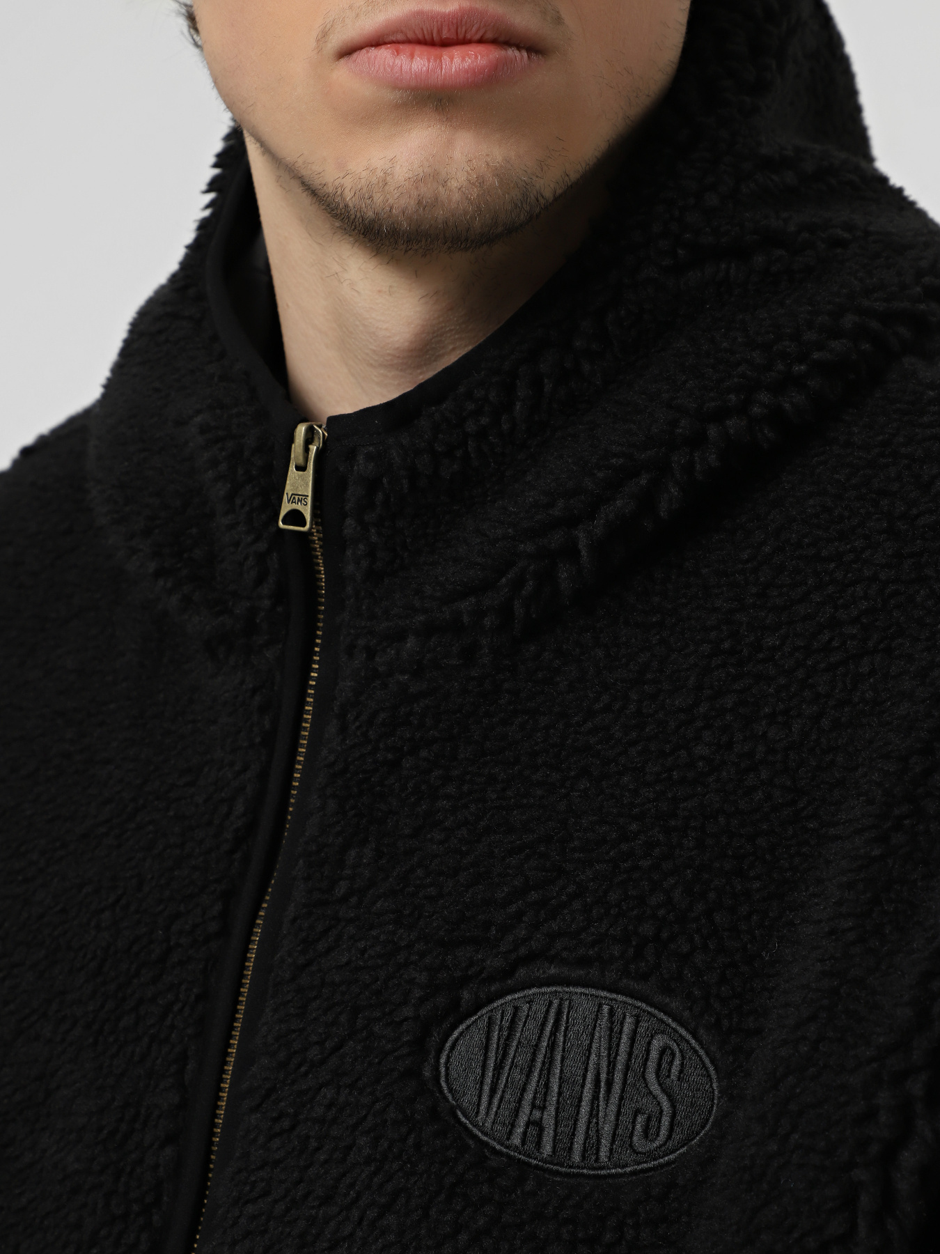 Куртки та дублянки Vans Whittle Sherpa модель VN000JVTBLK1 Фото
