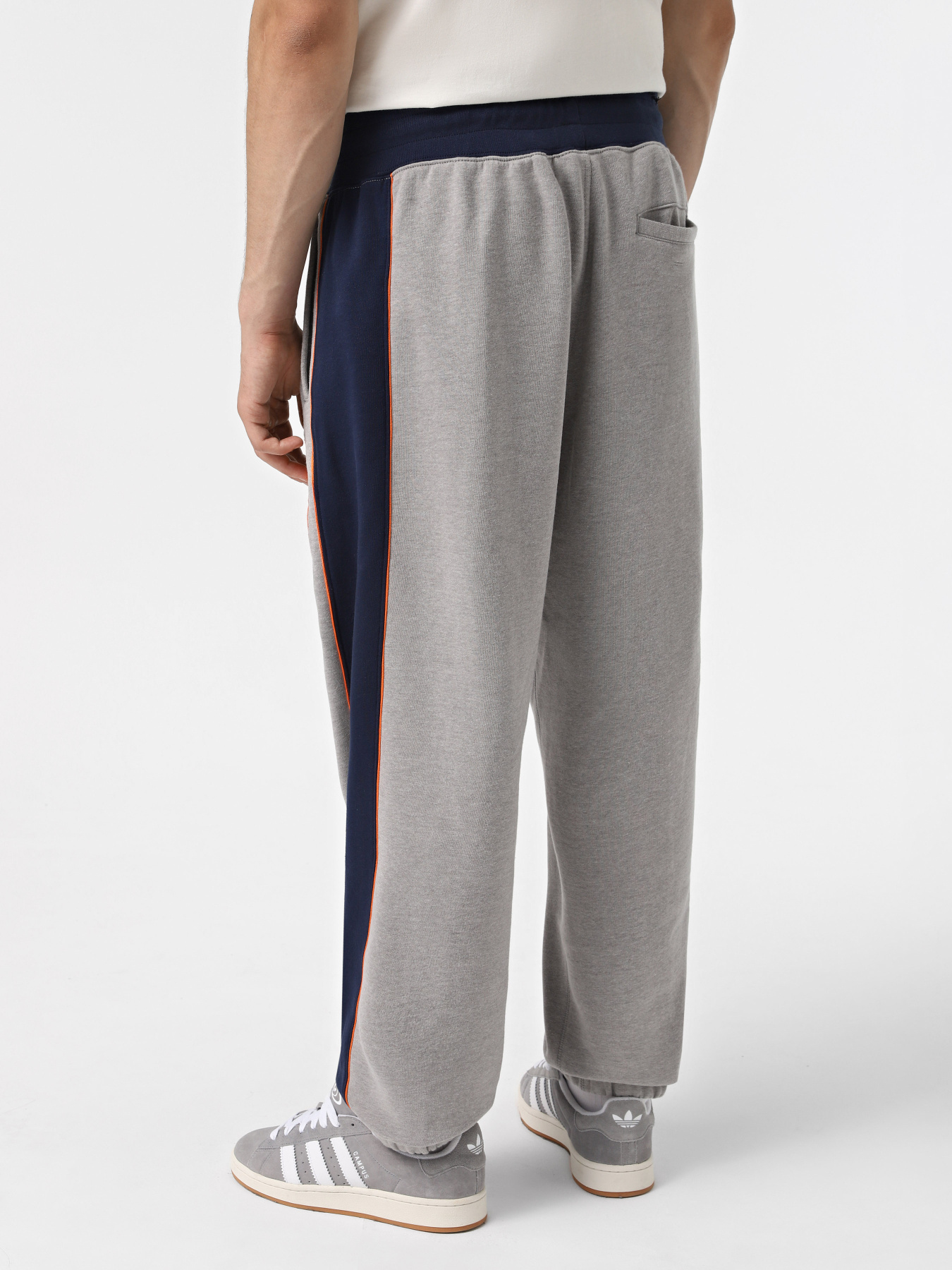 Штани Vans Retro V Loose Fleece модель VN000HAZ02F1 Штани Vans Retro V Loose Fleece модель VN000HAZ02F1 Фото