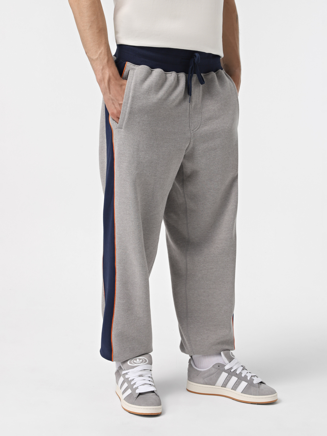 Штани Vans Retro V Loose Fleece модель VN000HAZ02F1 Штани Vans Retro V Loose Fleece модель VN000HAZ02F1 Фото