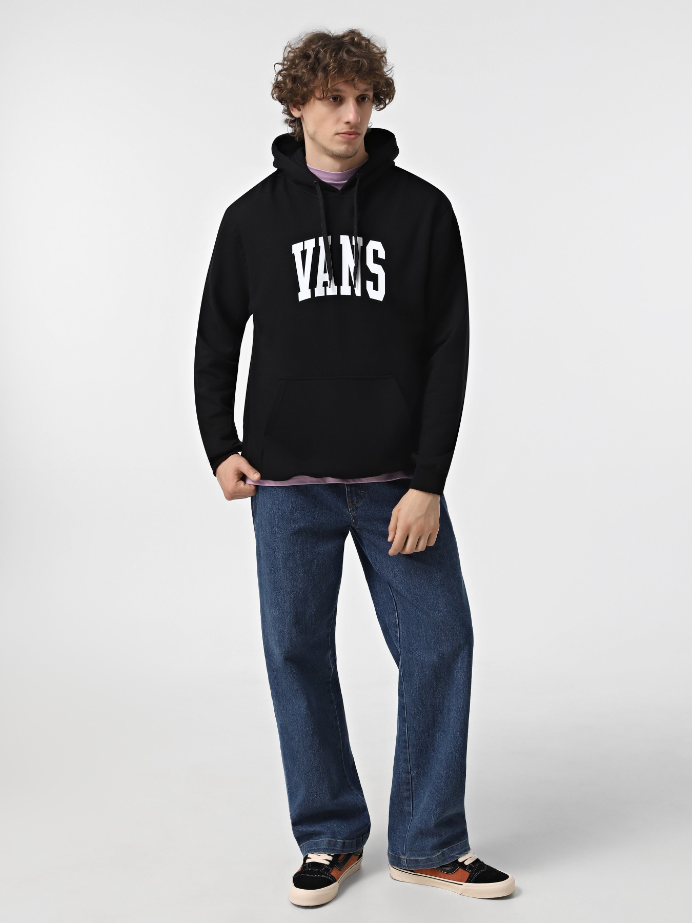 Худі та світшоти Vans Arched Pullover модель VN000HNWBLK1 Фото