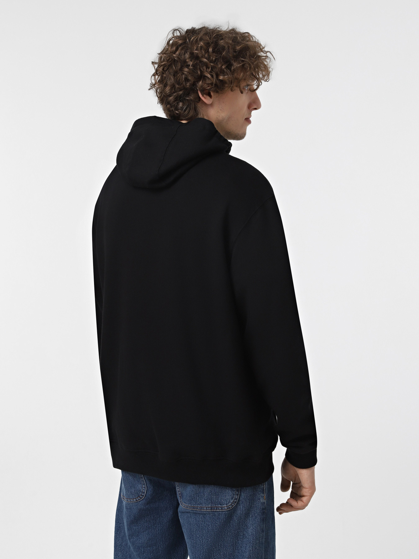 Худі та світшоти Vans Arched Pullover модель VN000HNWBLK1 Фото