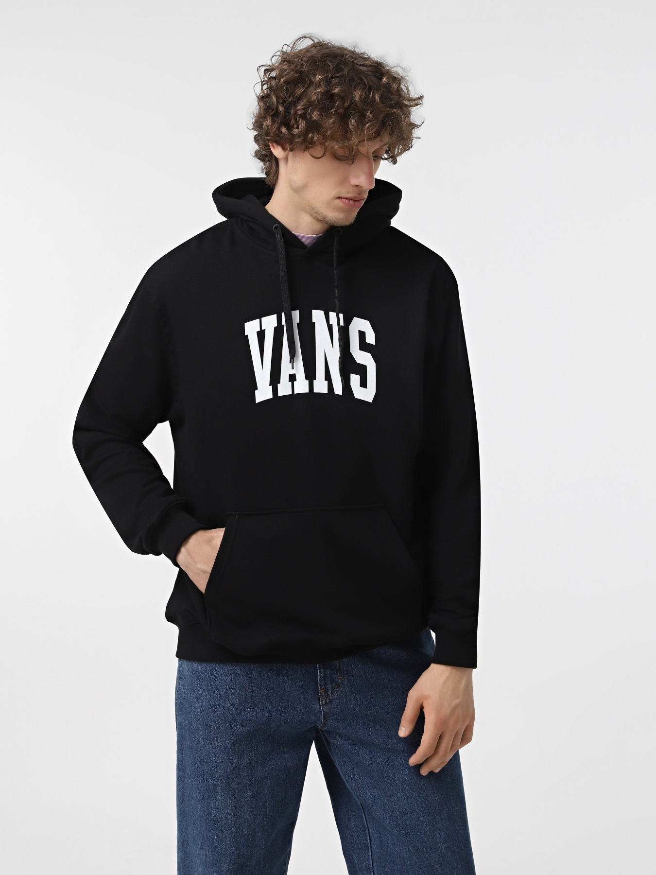 Худі та світшоти Vans Arched Pullover модель VN000HNWBLK1 Фото