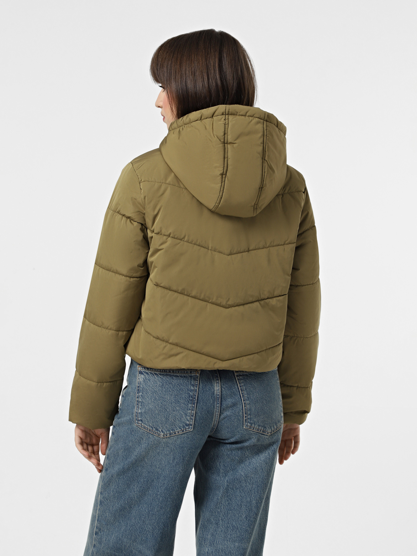 Куртки и дубленки Vans Foundry Crop Puff Hood модель VN000H5ECUQ1 Куртки и дубленки Vans Foundry Crop Puff Hood модель VN000H5ECUQ1 Фото