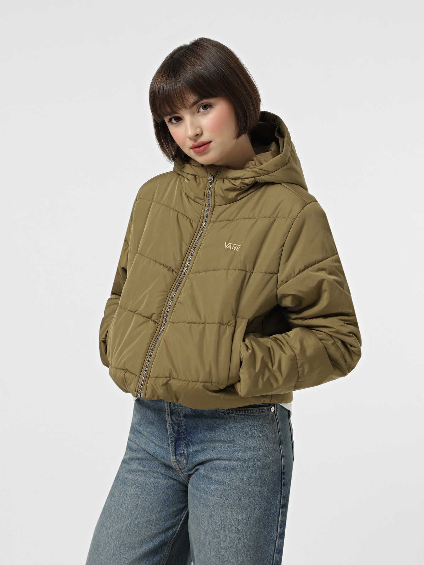 Куртки и дубленки Vans Foundry Crop Puff Hood модель VN000H5ECUQ1 Куртки и дубленки Vans Foundry Crop Puff Hood модель VN000H5ECUQ1 Фото