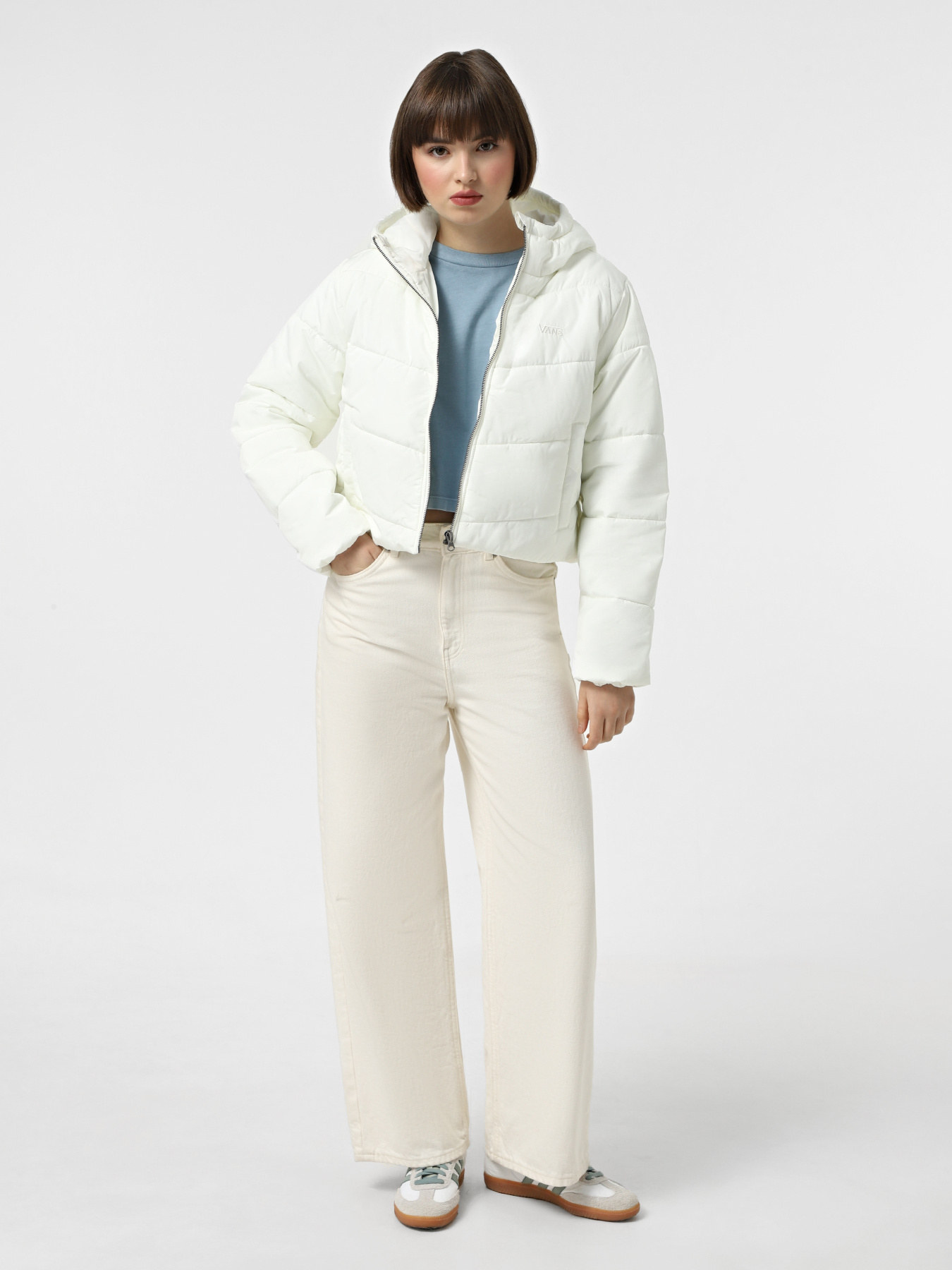 Куртки и дубленки Vans Foundry Crop Puff Hood модель VN000H5EFS81 Куртки и дубленки Vans Foundry Crop Puff Hood модель VN000H5EFS81 Фото