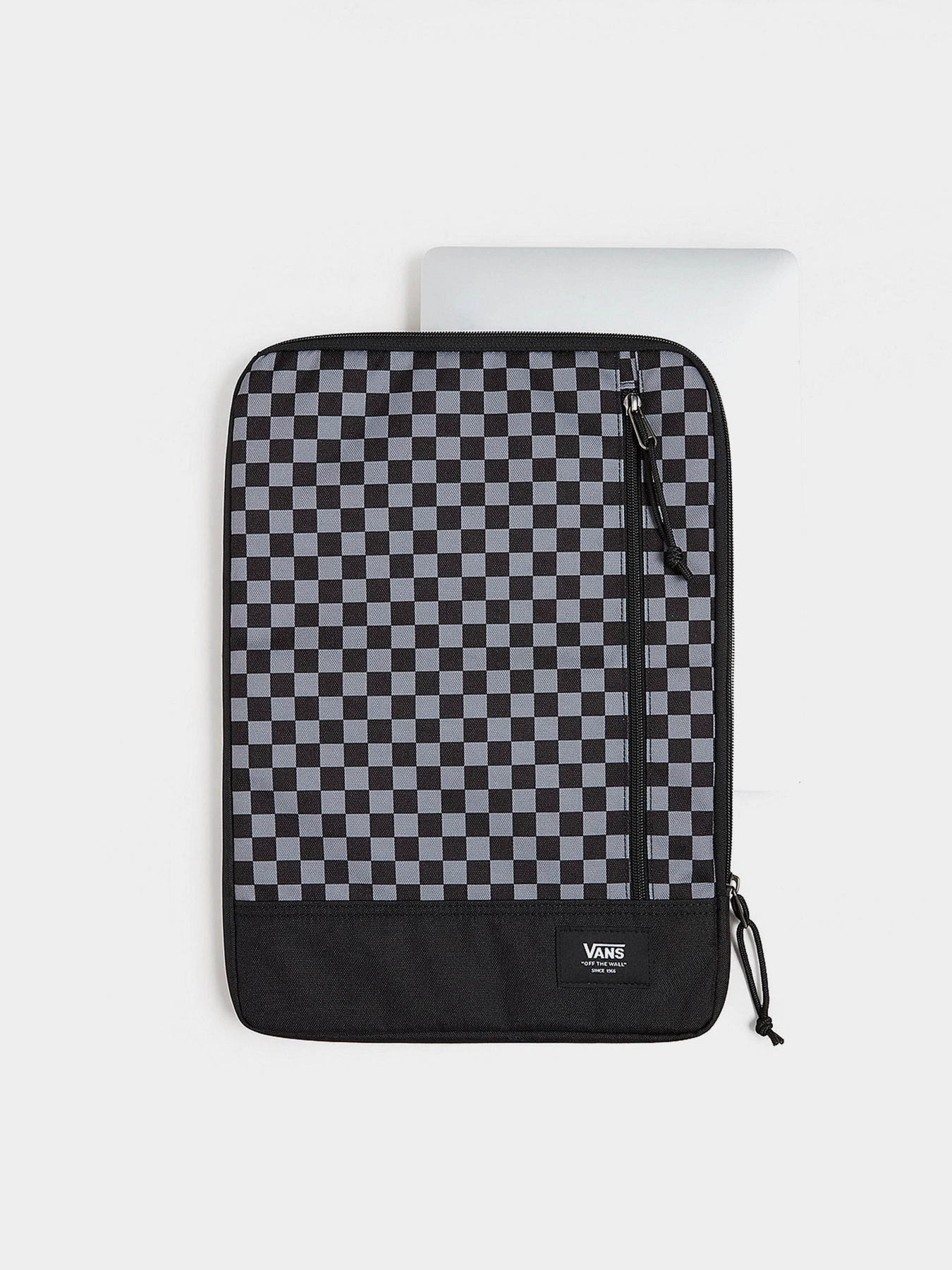 Сумки Vans Old Skool Laptop Sleeve модель VN000H55BA51 Сумки Vans Old Skool Laptop Sleeve модель VN000H55BA51 Фото