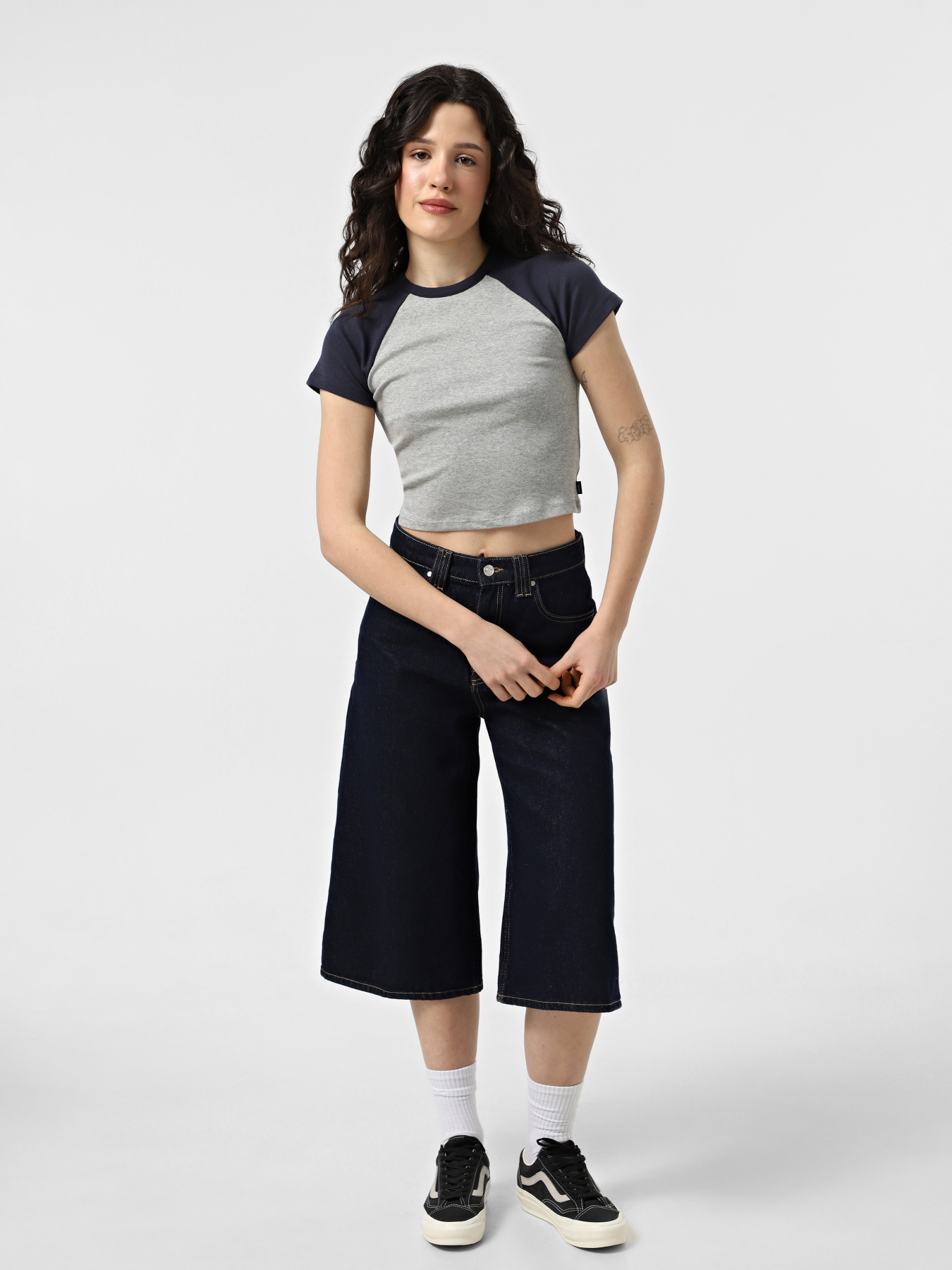 Футболки і поло Vans Clare Raglan модель VN000M96EBD1 Фото