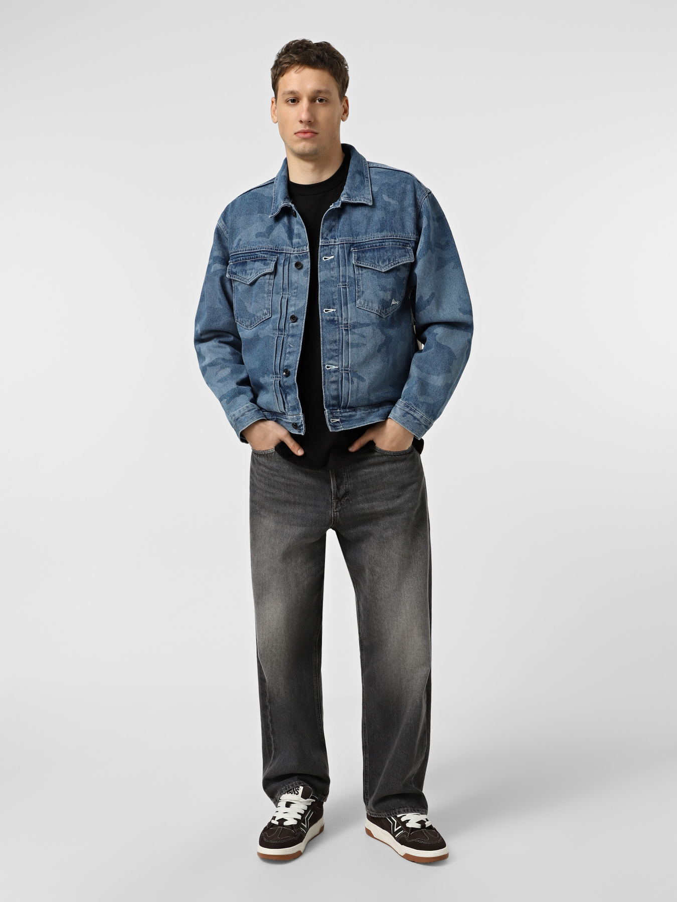 Куртки та дублянки Vans Camo Denim модель VN000P7DCDX1 Фото