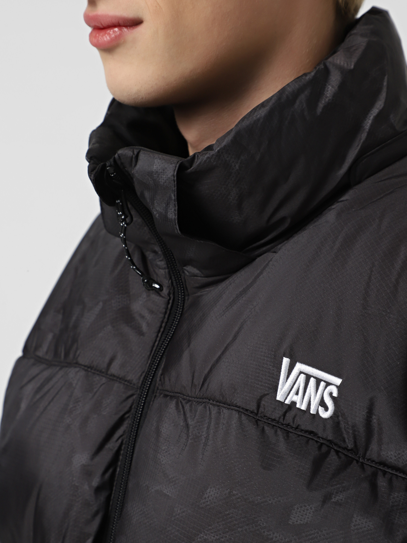 Куртки та дублянки Vans MTE Bridgewood Reversible модель VN000PJ7BLK1 Куртки та дублянки Vans MTE Bridgewood Reversible модель VN000PJ7BLK1 Фото