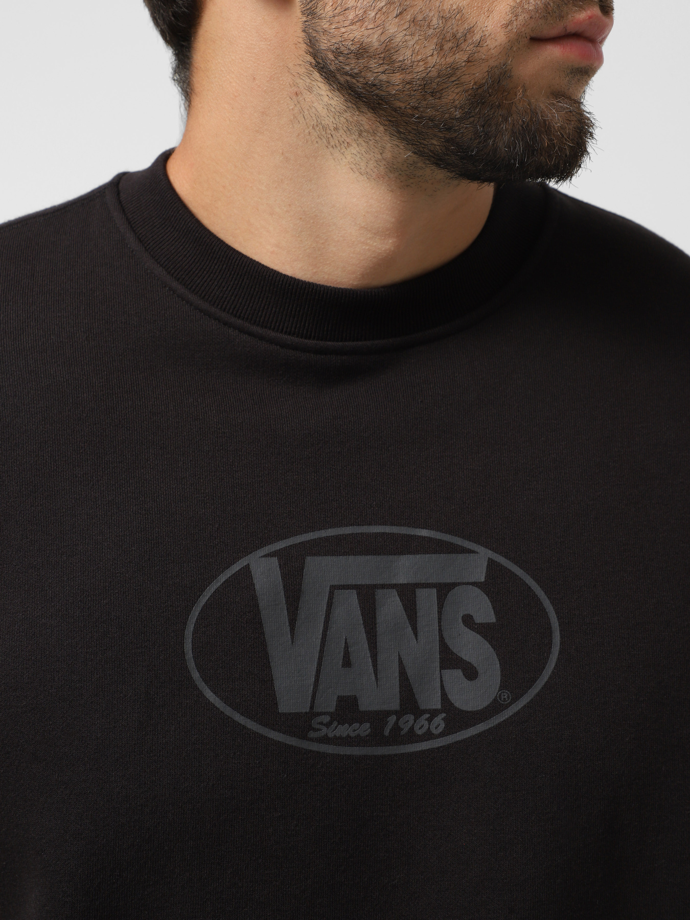 Худі та світшоти Vans Classic Oval Crew модель VN000P8HBLK1 Фото