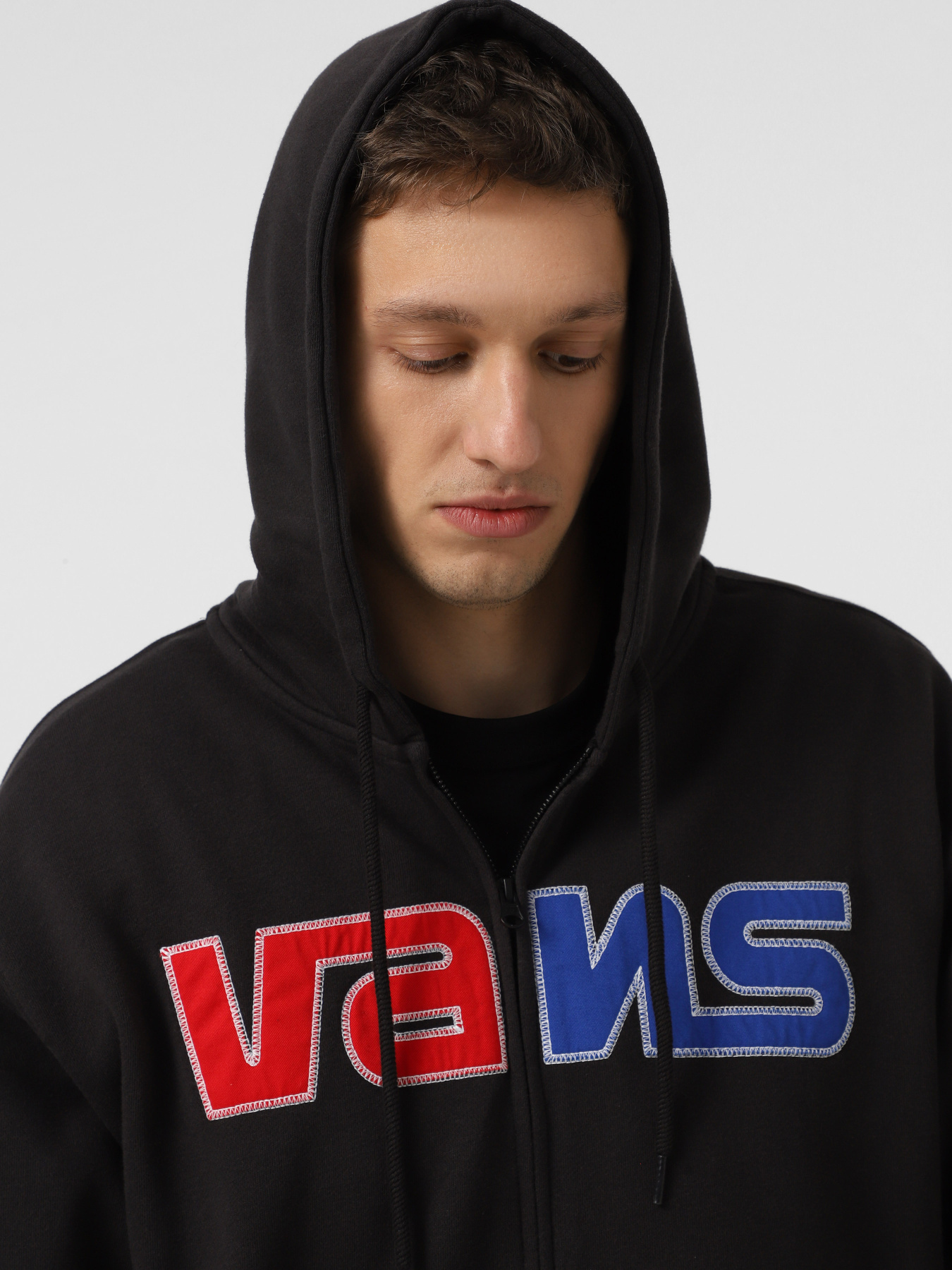 Худи и свитшоты Vans Constant модель VN000PA7BLK1 Худи и свитшоты Vans Constant модель VN000PA7BLK1 Фото