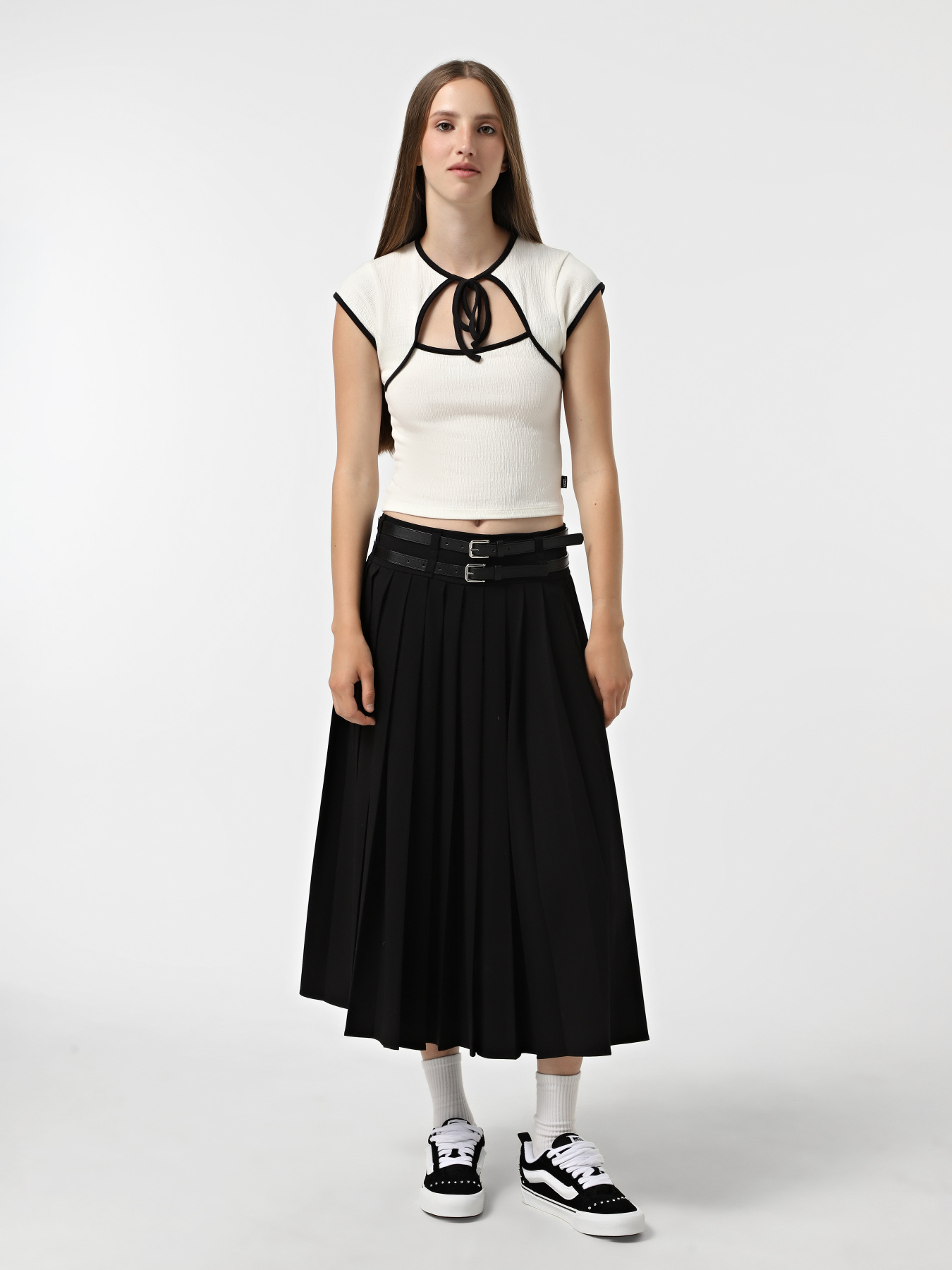 Футболки і поло Vans Kari Tie Neck Top модель VN000R3UU201 Футболки і поло Vans Kari Tie Neck Top модель VN000R3UU201 Фото