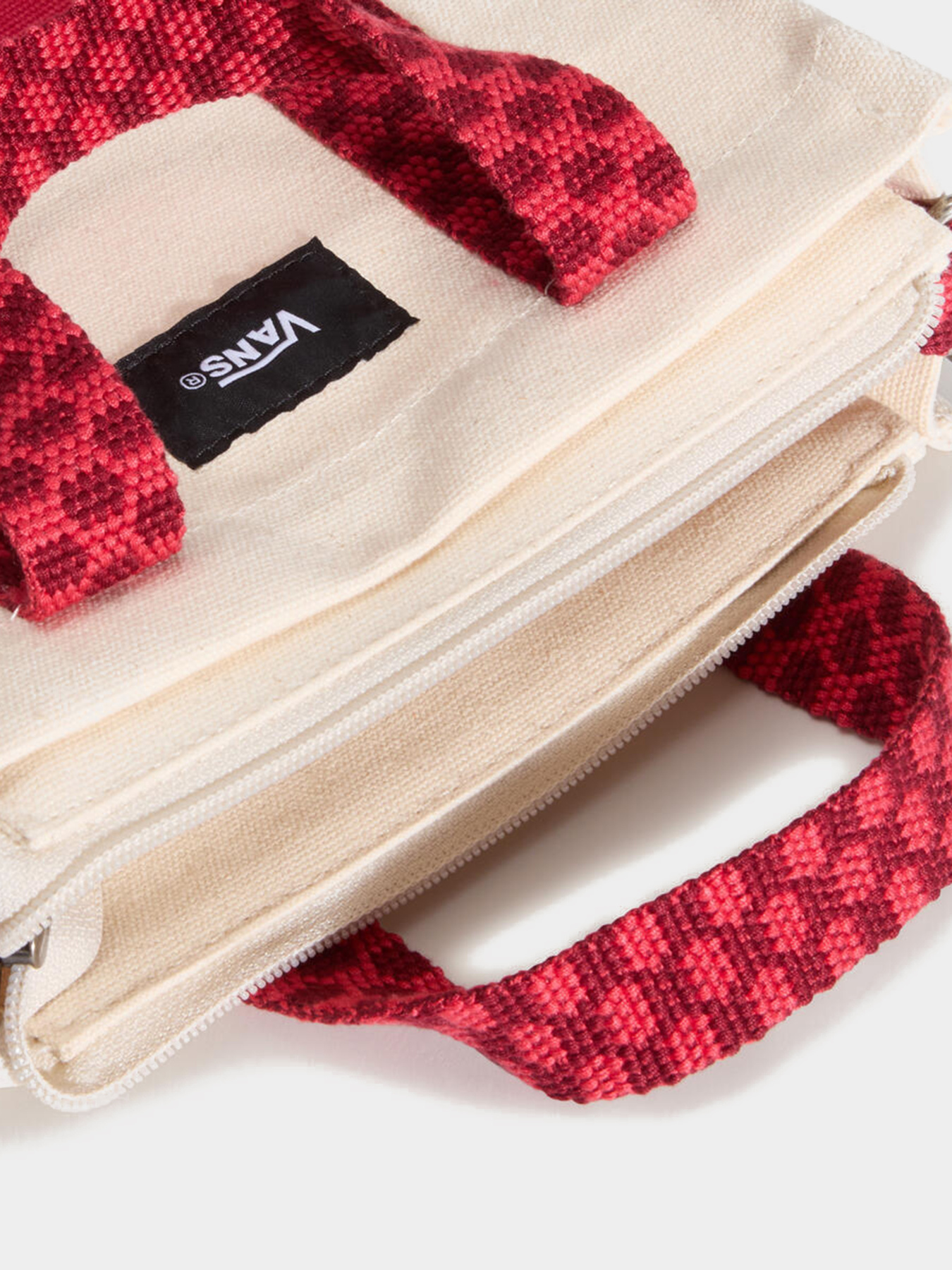 Сумки Vans LIL PERGS TOTE модель VN000HRWFO91 Сумки Vans LIL PERGS TOTE модель VN000HRWFO91 Фото
