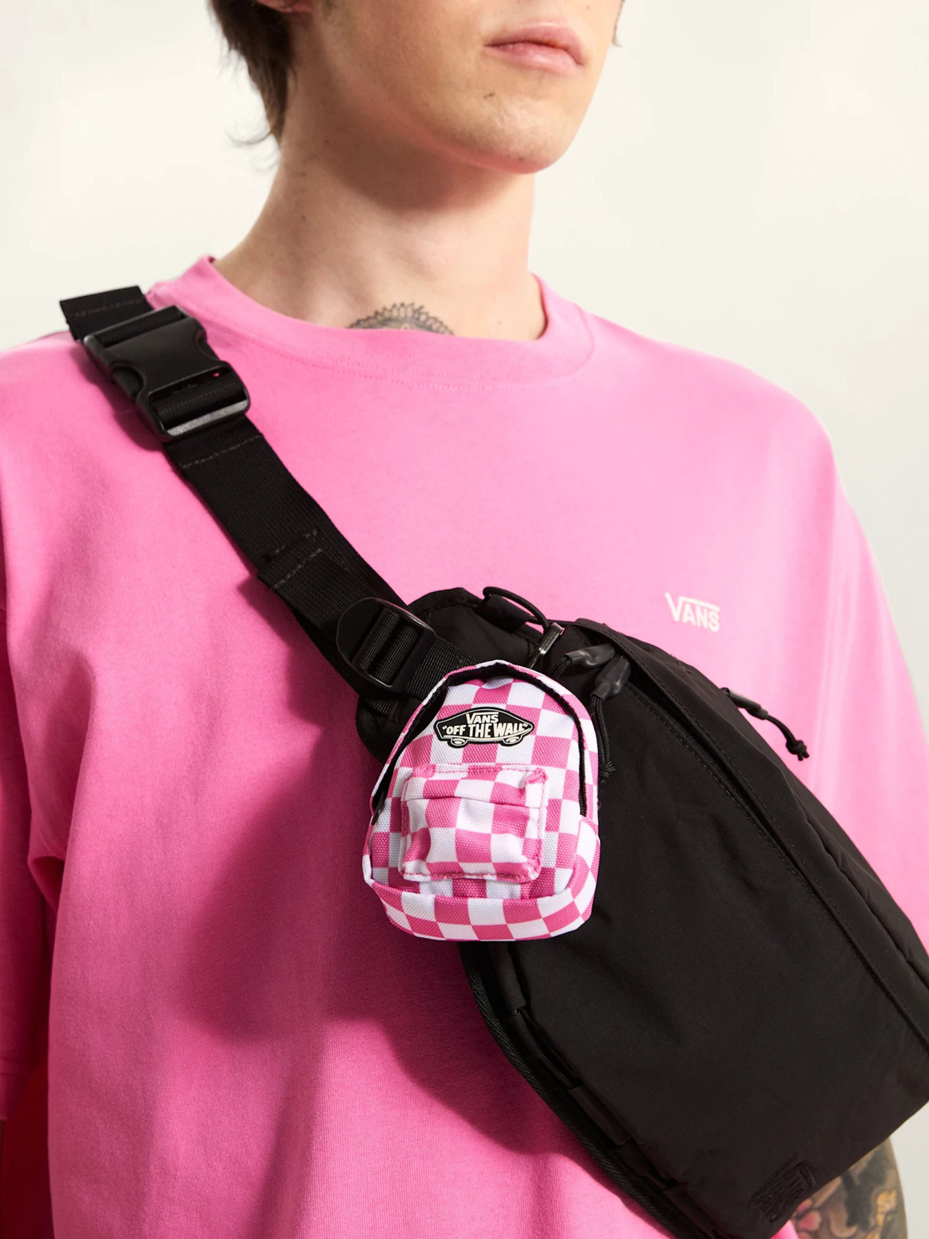 Сумки Vans MICRO OLD SKOOL BACKPACK модель VN000T69FRQ1 Сумки Vans MICRO OLD SKOOL BACKPACK модель VN000T69FRQ1 Фото