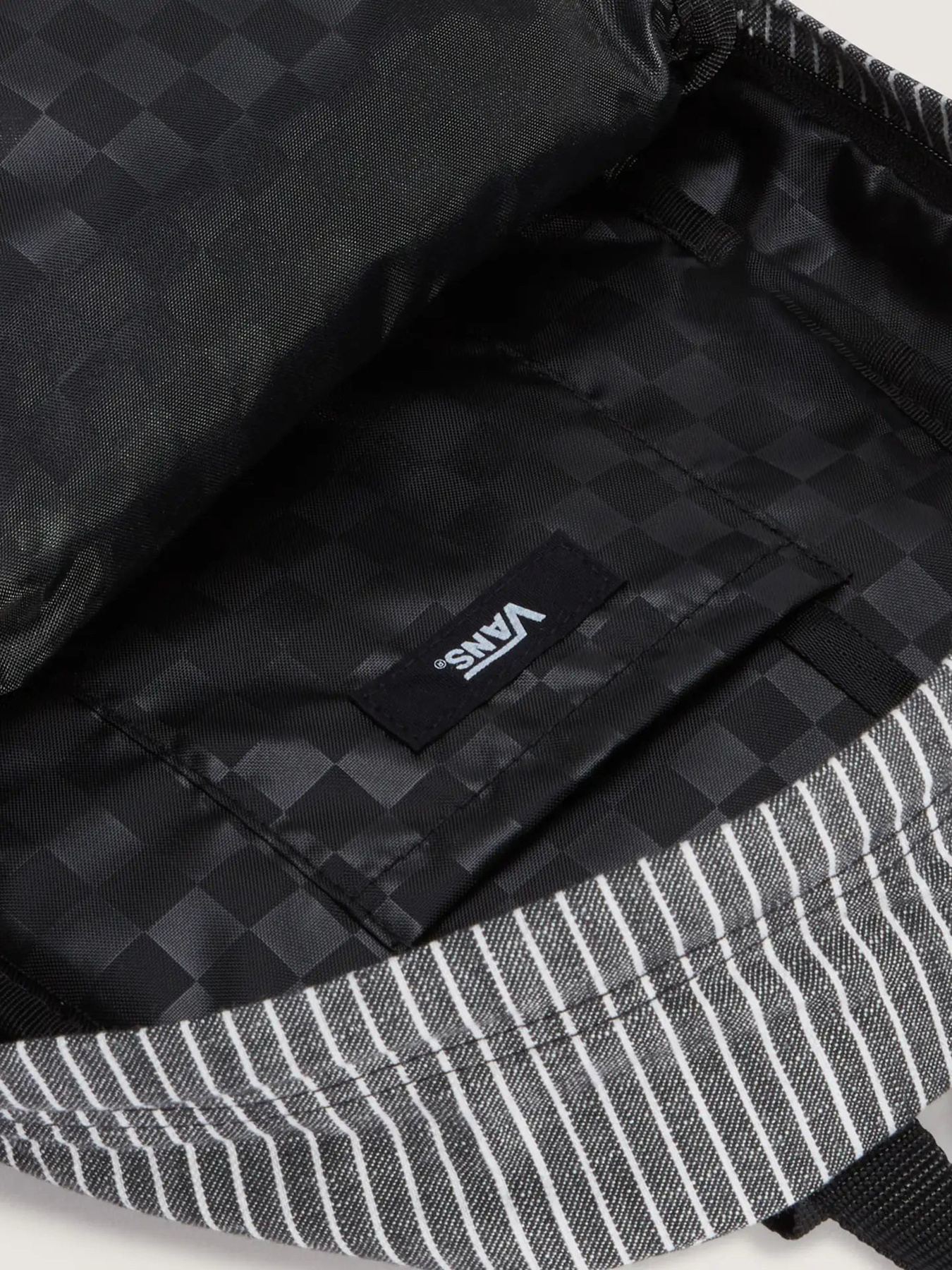 Рюкзаки Vans OLD SKOOL MINI BACKPACK модель VN000Q9AYB21 Рюкзаки Vans OLD SKOOL MINI BACKPACK модель VN000Q9AYB21 Фото