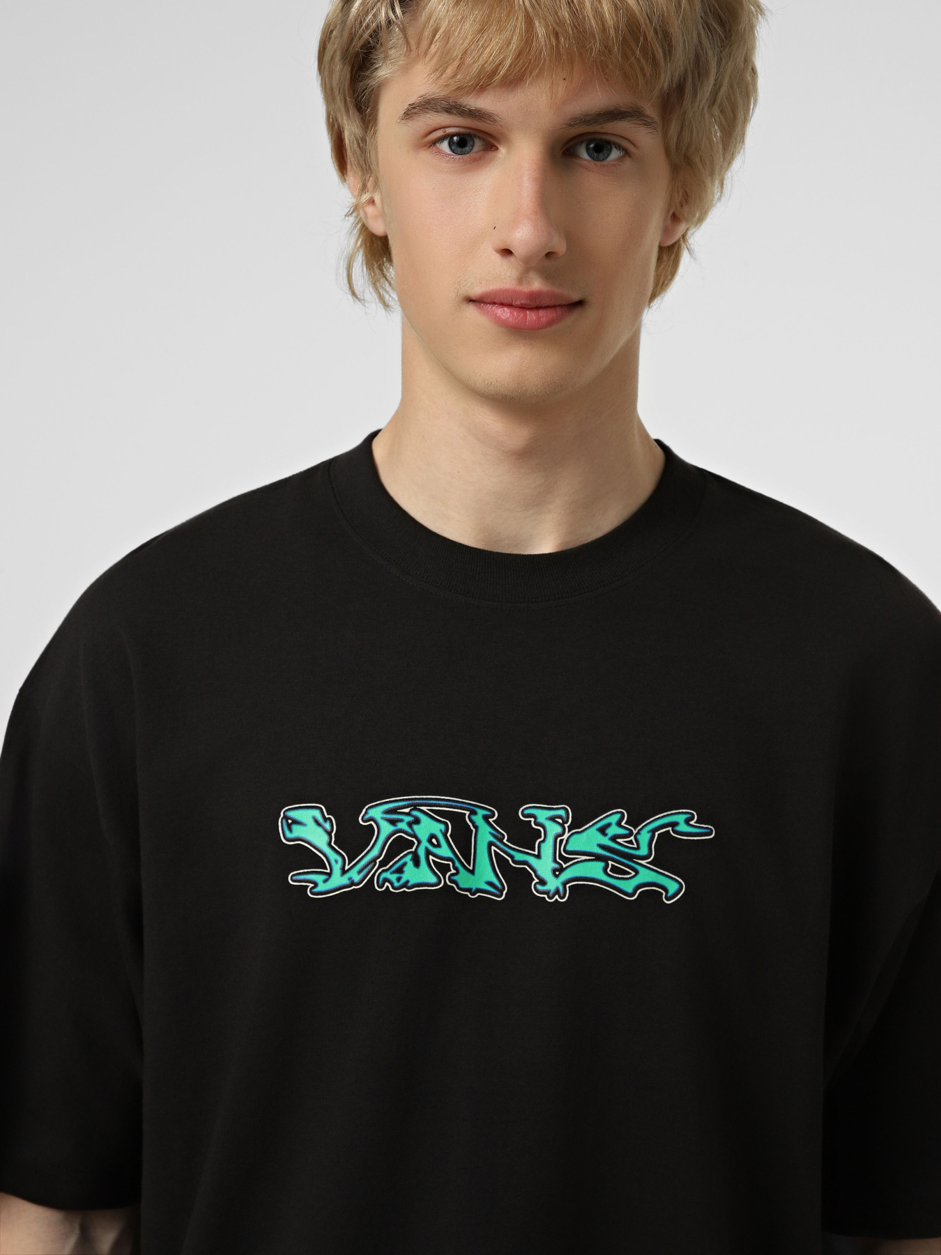Футболки і поло Vans DECKLITHE SS TEE модель VN000SXTBLK1 Футболки і поло Vans DECKLITHE SS TEE модель VN000SXTBLK1 Фото