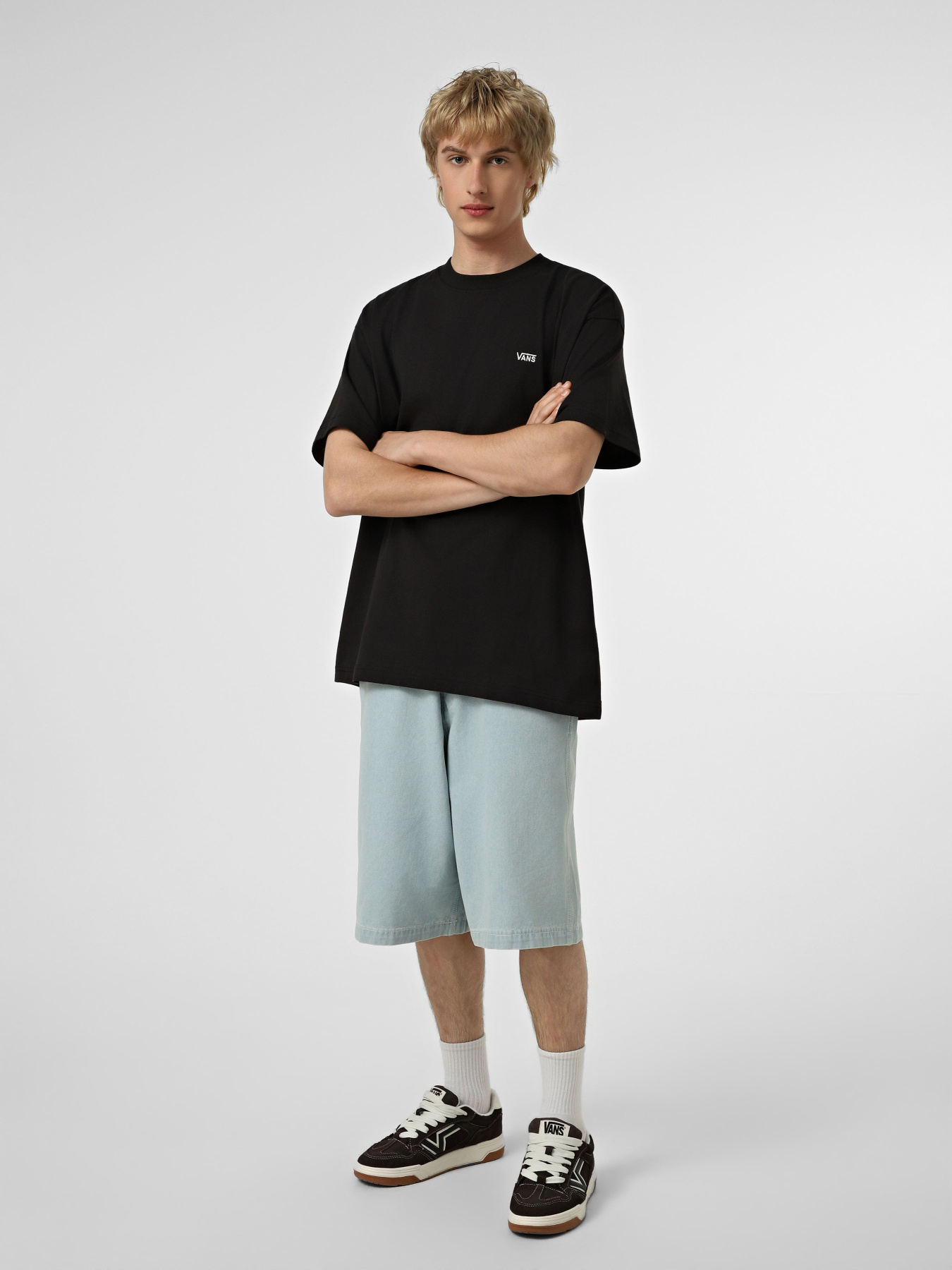 Футболки і поло Vans LEFT CHEST II LOOSE SS модель VN000P1PBLK1 Футболки і поло Vans LEFT CHEST II LOOSE SS модель VN000P1PBLK1 Фото