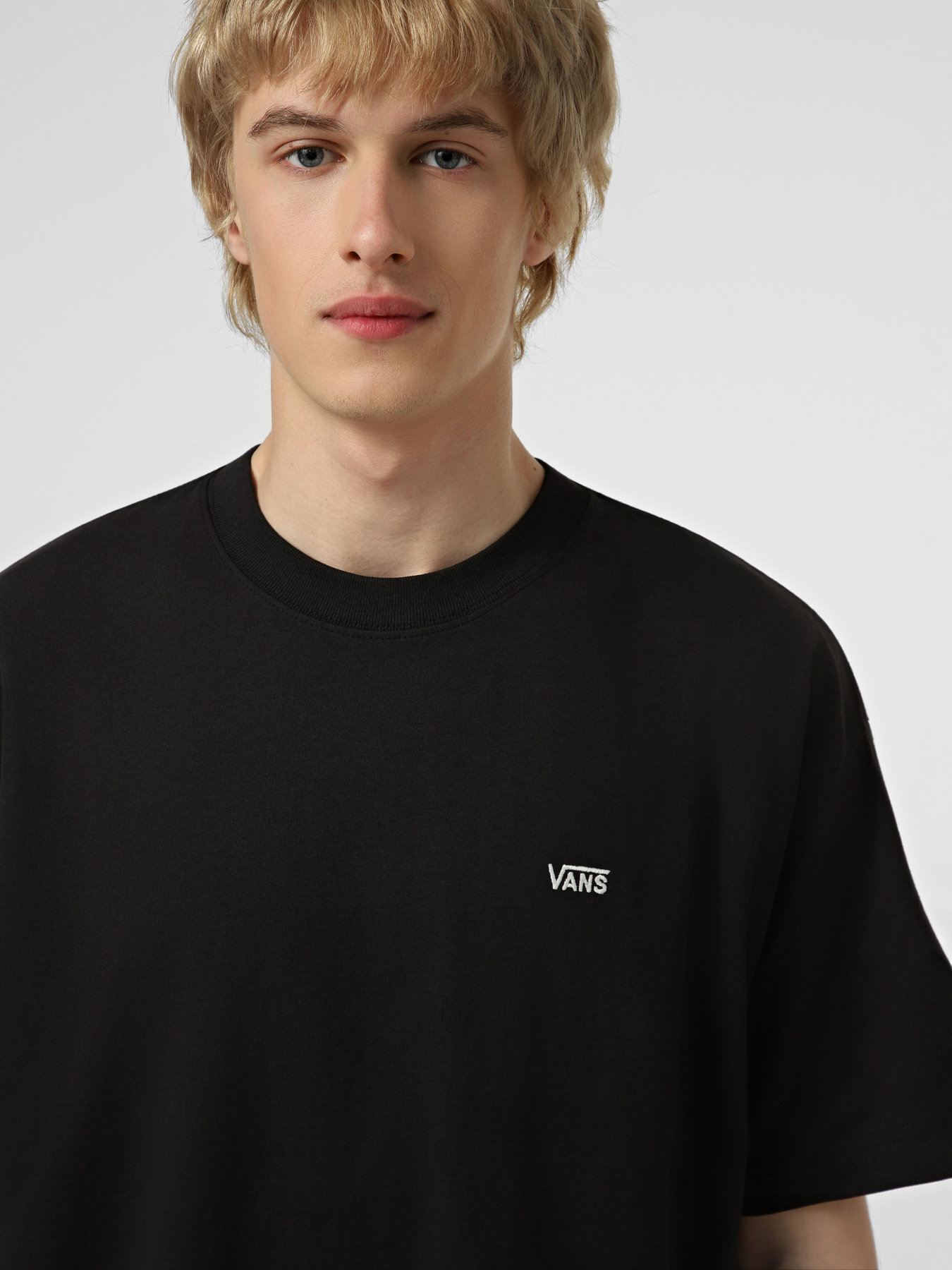 Футболки і поло Vans LEFT CHEST II LOOSE SS модель VN000P1PBLK1 Футболки і поло Vans LEFT CHEST II LOOSE SS модель VN000P1PBLK1 Фото