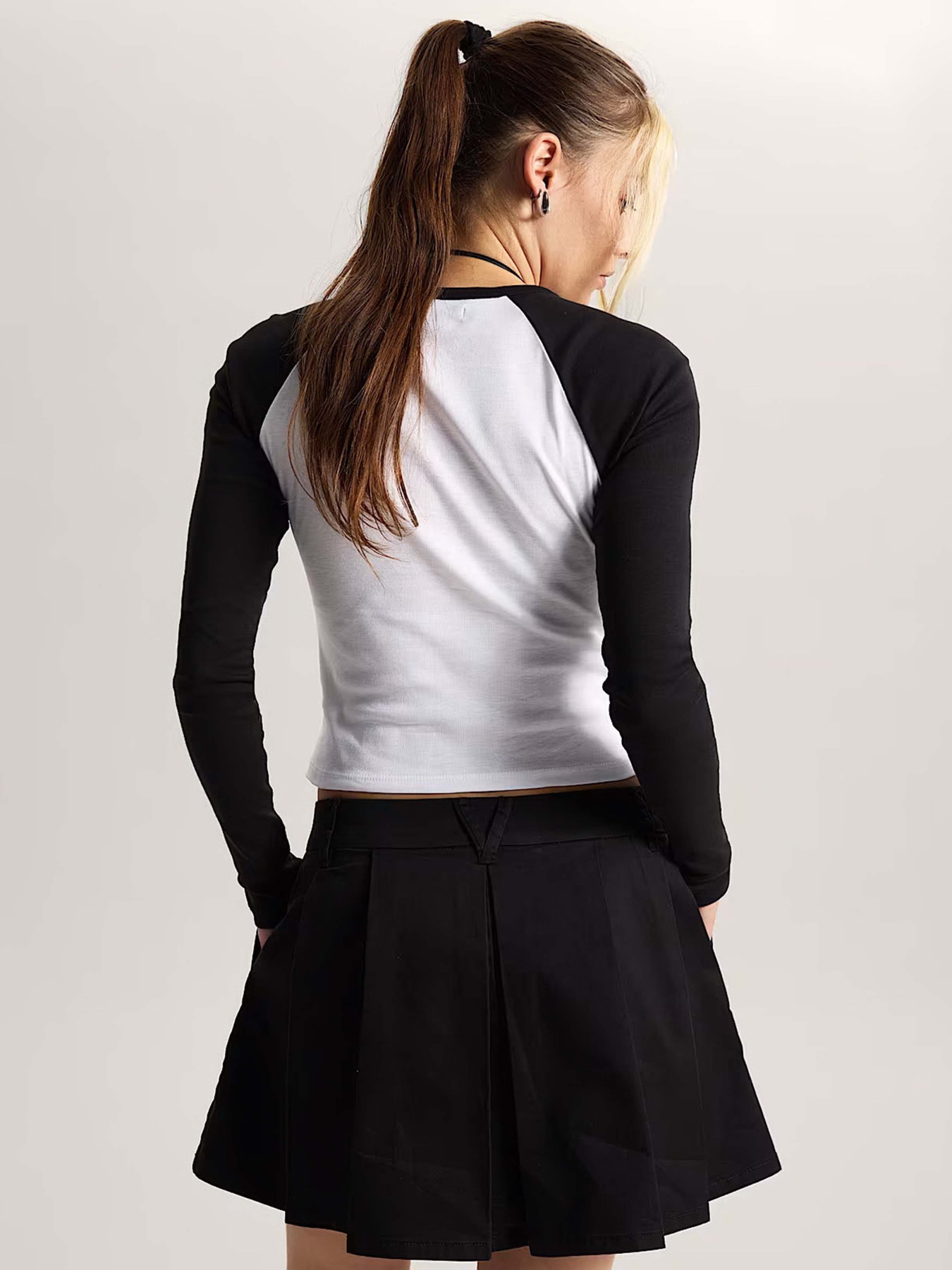 Худи и свитшоты Vans Y2K STAR RAGLAN LS модель VN000XDTBLK1 Худи и свитшоты Vans Y2K STAR RAGLAN LS модель VN000XDTBLK1 Фото